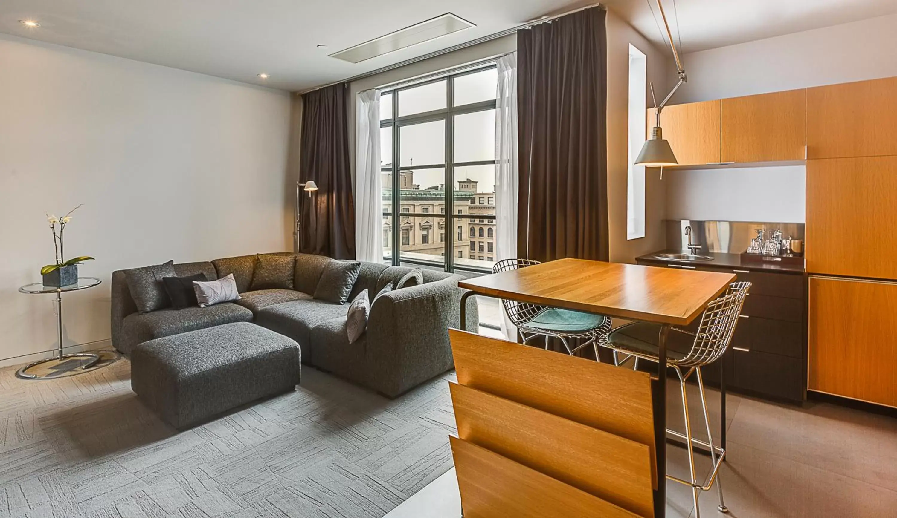 Kitchen or kitchenette, Seating Area in Hotel Gault