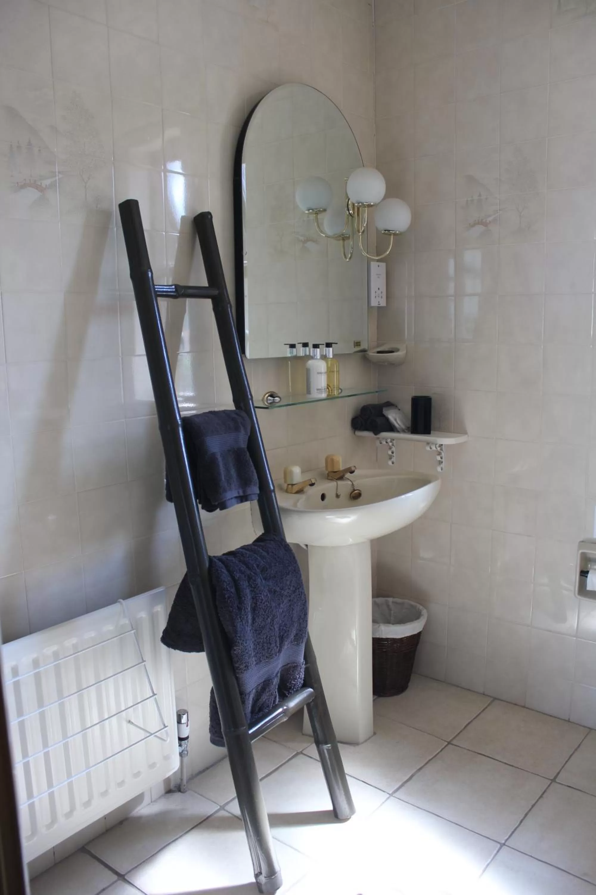 Bathroom in Cairnview Bed and Breakfast