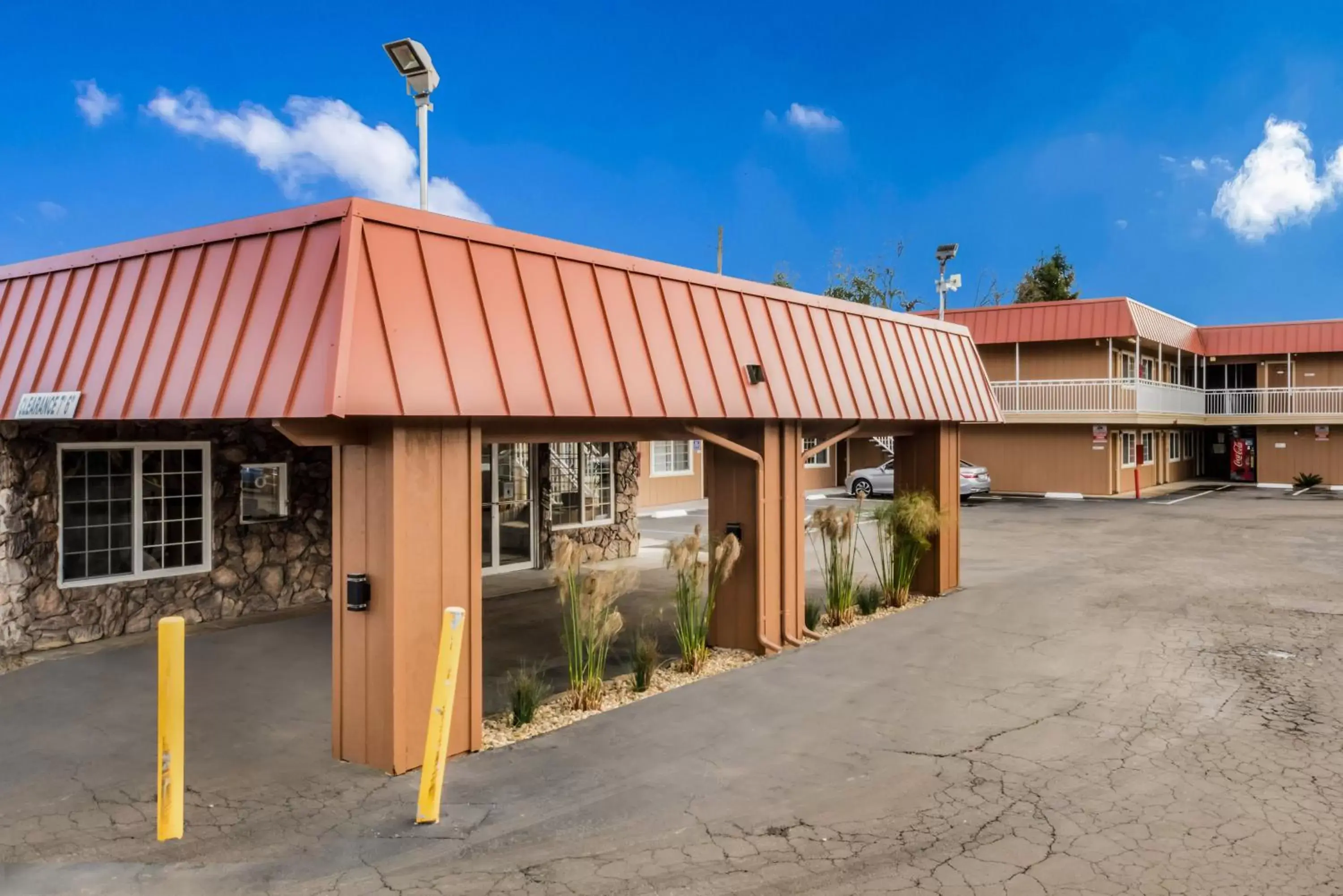 Property Building in Americas Best Value Inn - Ukiah