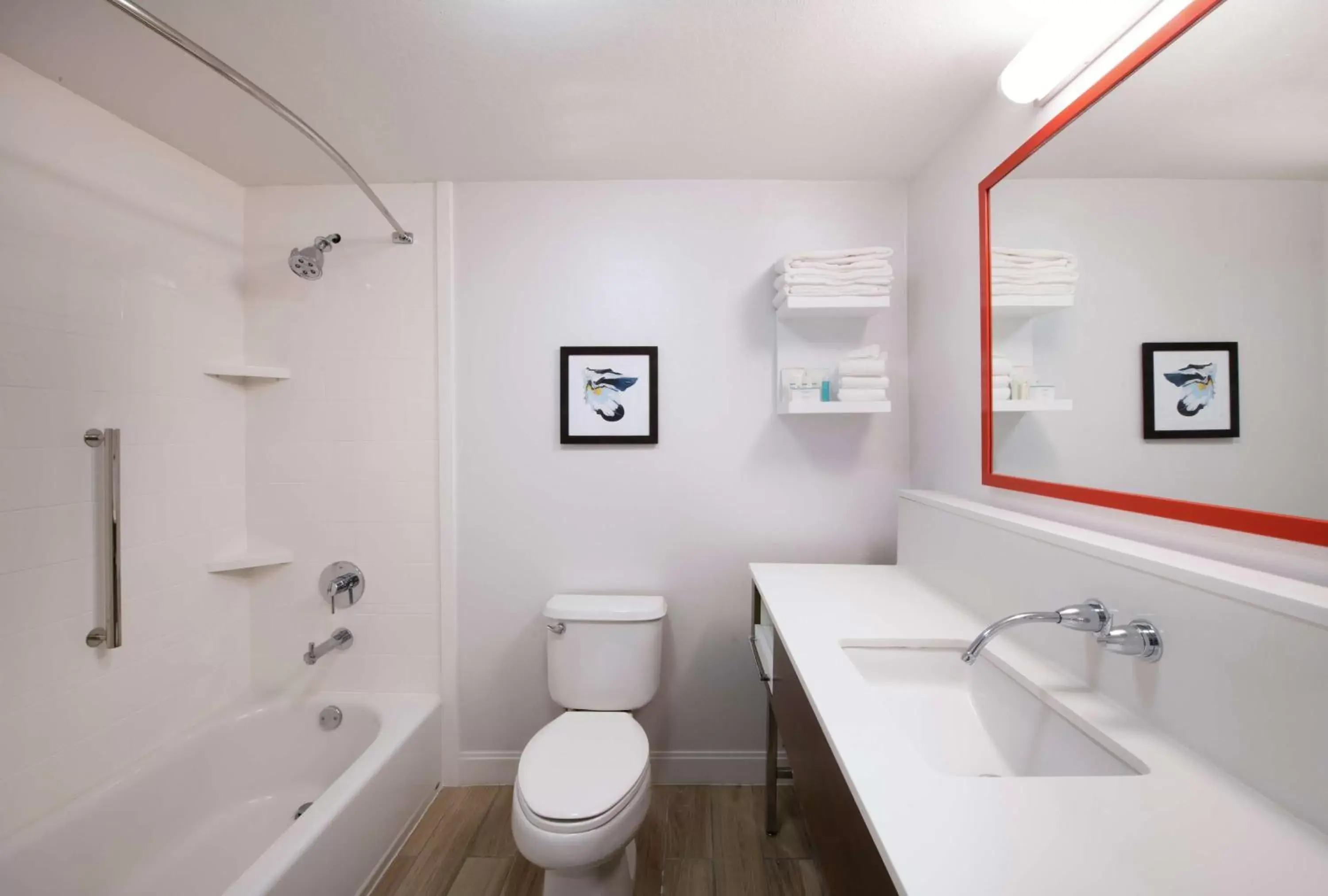 Bathroom in Hampton Inn Phoenix Airport North Bathroom in Hampton Inn Phoenix Airport North