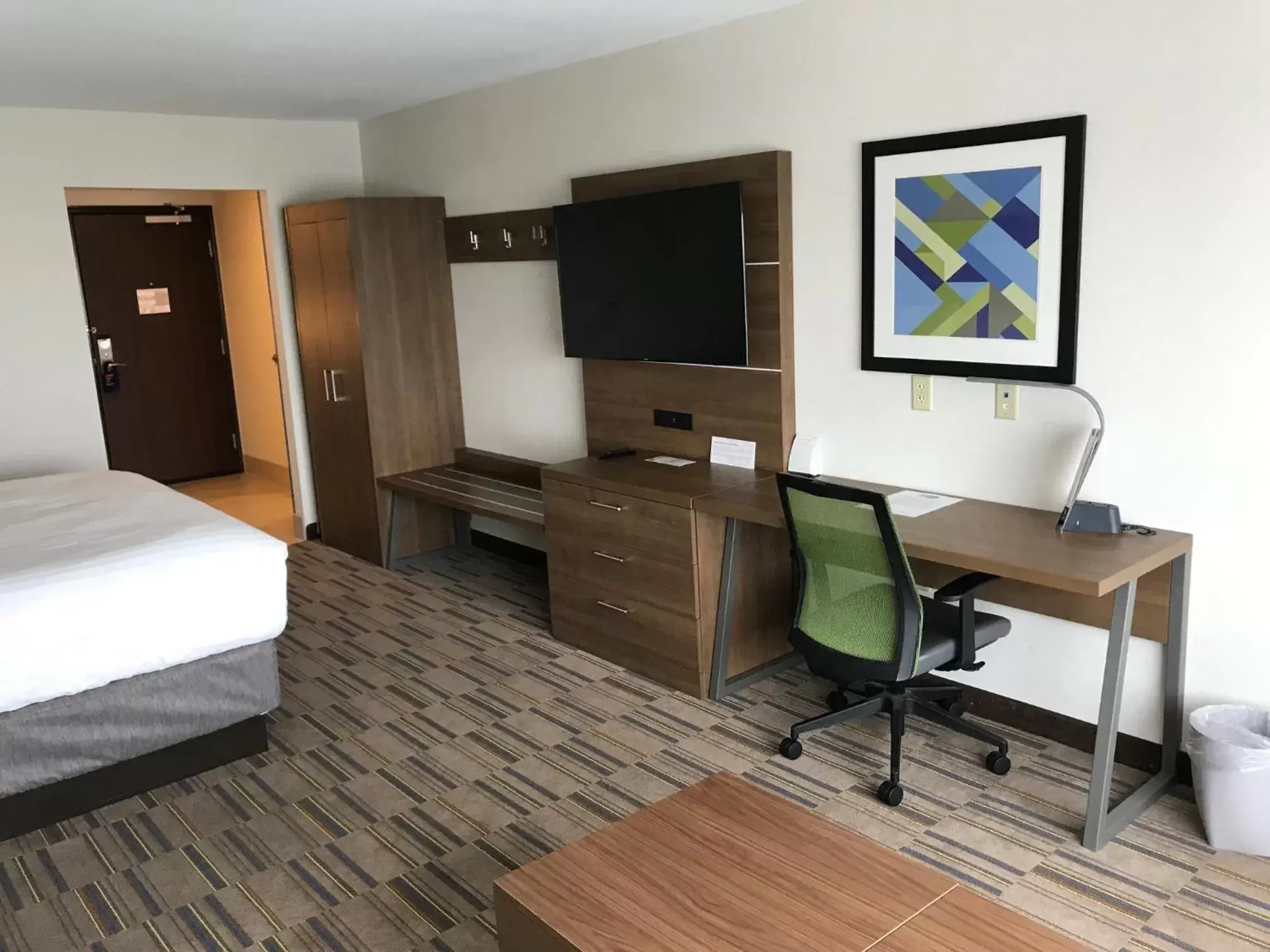 TV/Entertainment Center in Holiday Inn Express & Suites - Pittsburgh - Monroeville, an IHG Hotel