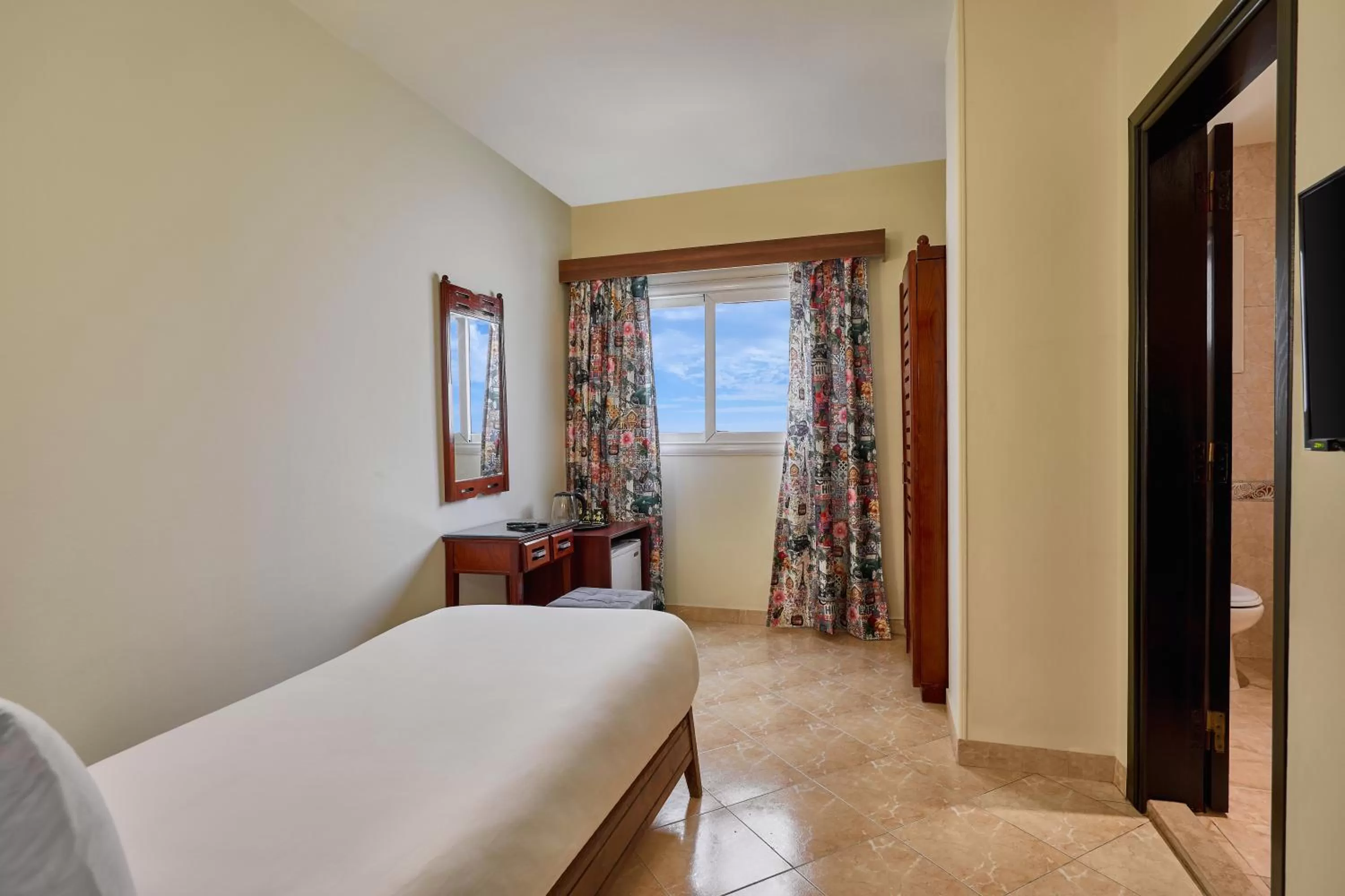 Special Offer - single occupancy - Egyptians and Residents Only - Single Room in Golden Carven Hotel