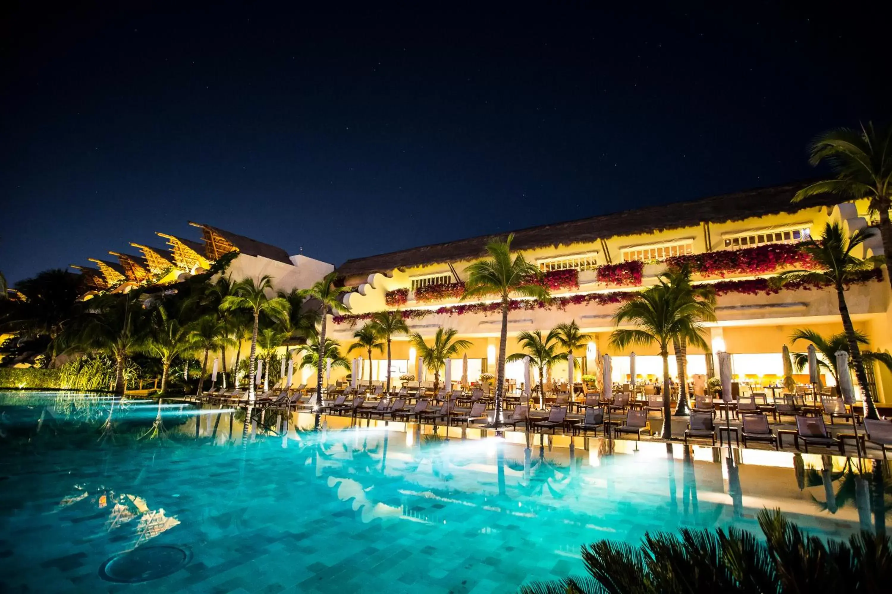 Swimming pool, Property Building in Grand Velas Riviera Maya - All Inclusive