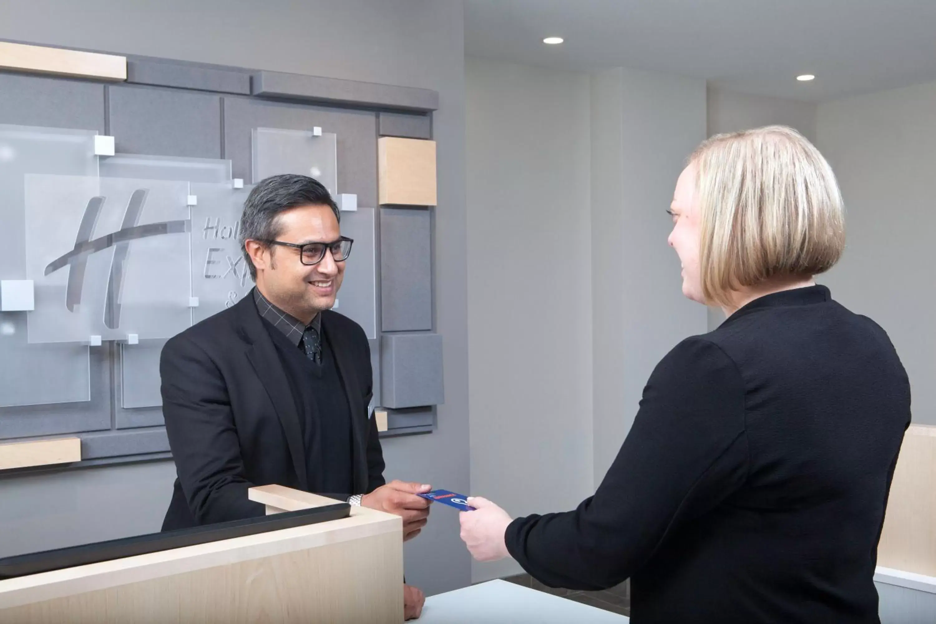 Lobby or reception in Holiday Inn Express & Suites Mississauga-Toronto Southwest, an IHG Hotel