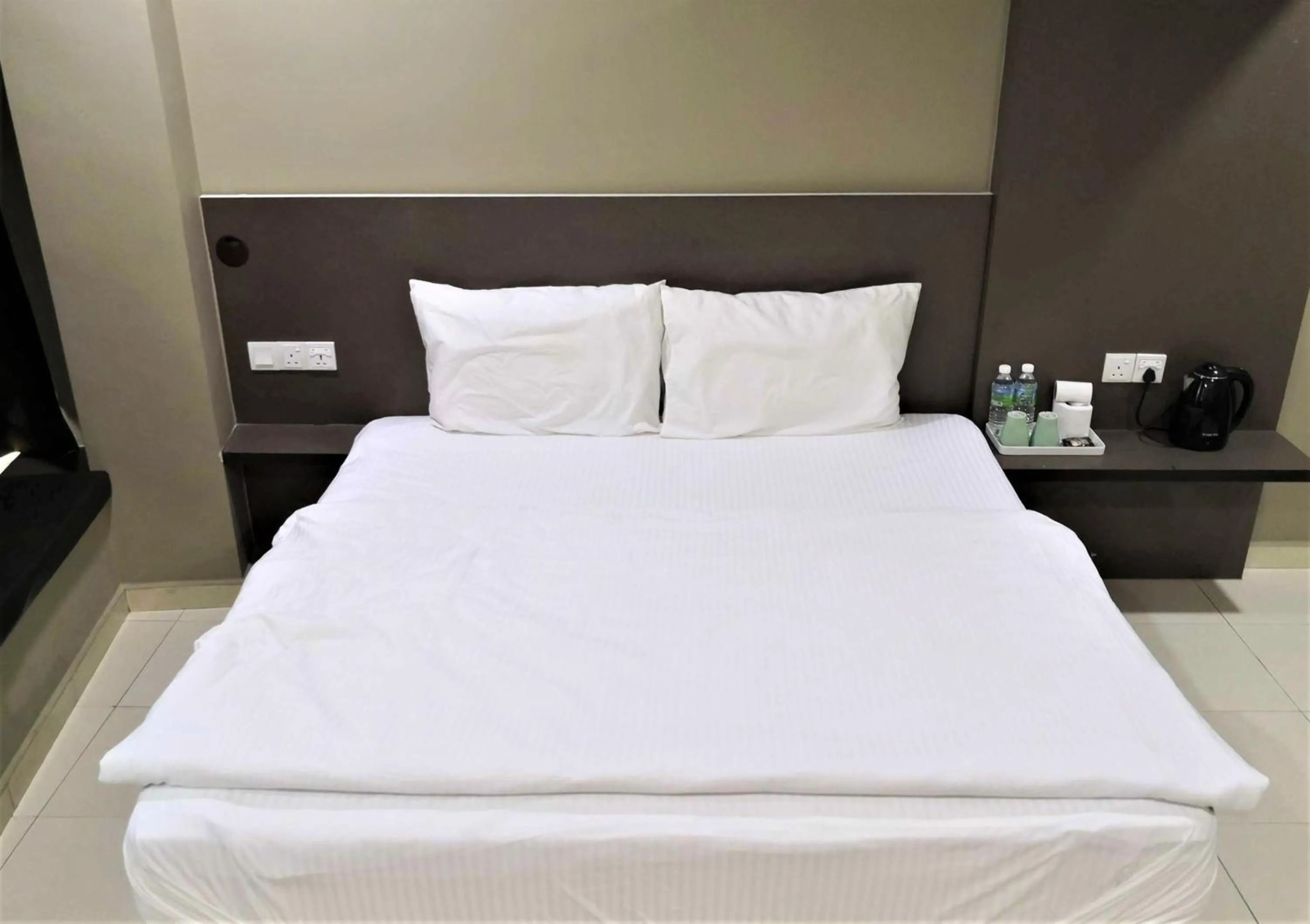 Bedroom, Bed in Tropika Garden Hotel Kulai