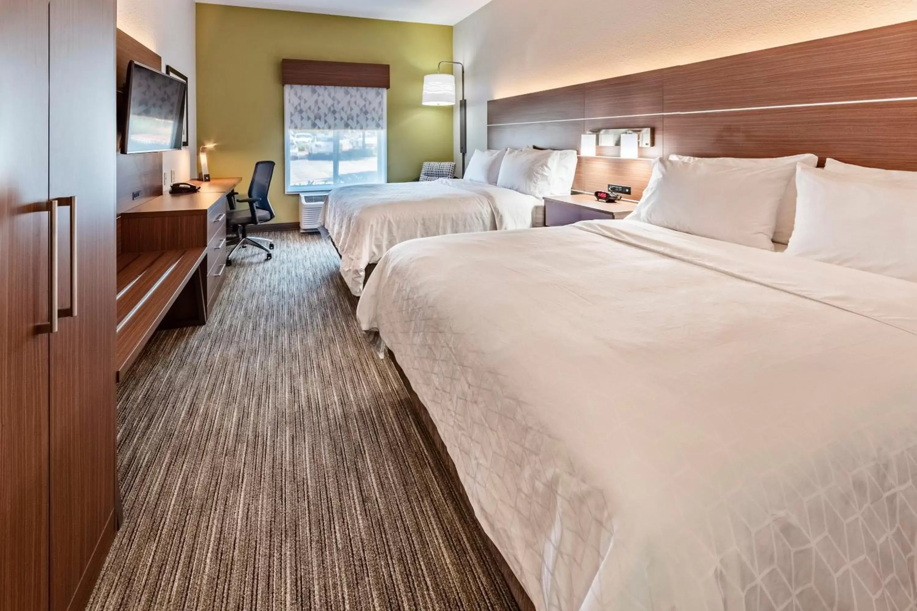 Photo of the whole room, Bed in Holiday Inn Express Hotel & Suites Lake Zurich-Barrington, an IHG Hotel