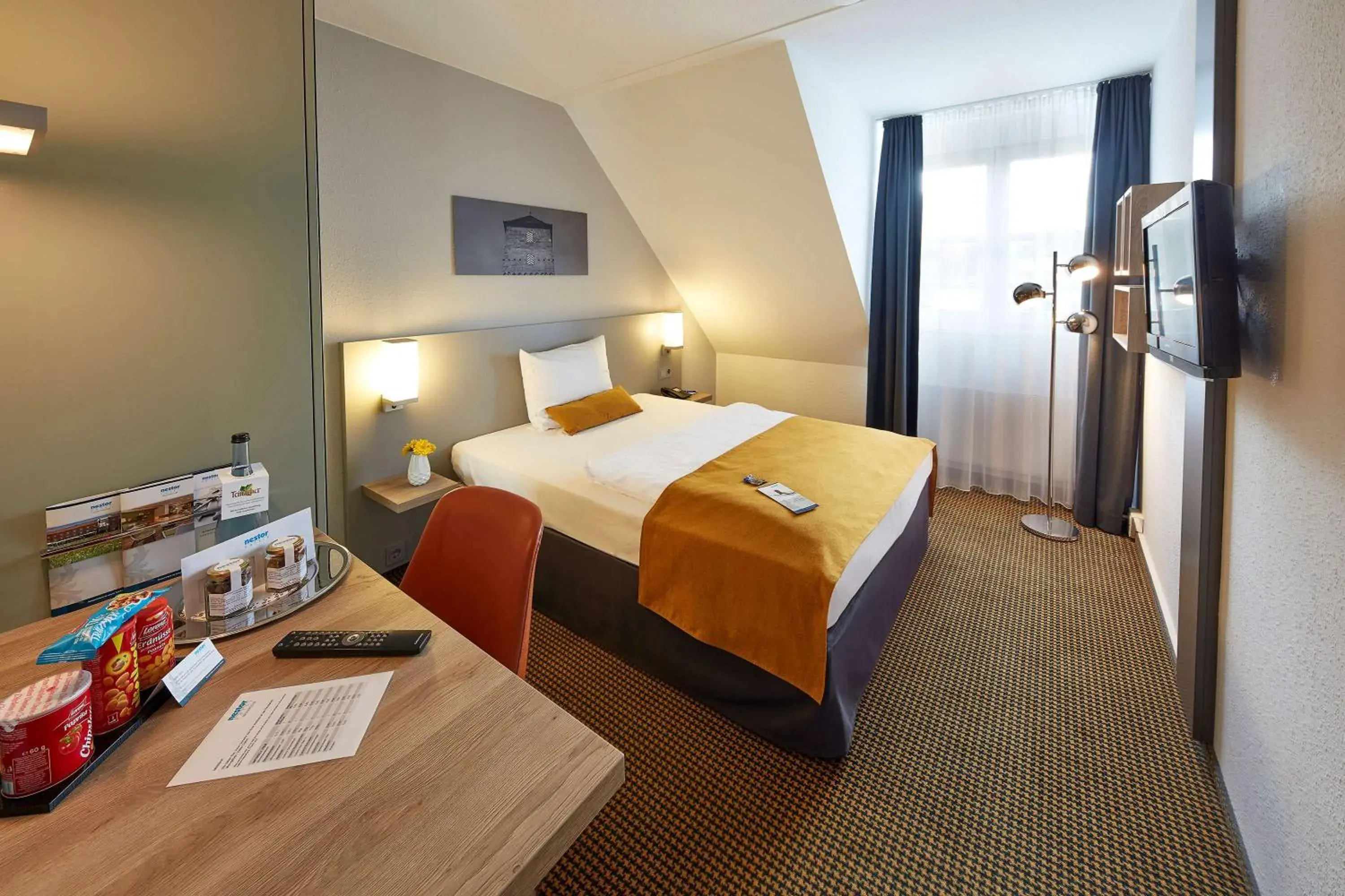 Photo of the whole room, Bed in nestor Hotel Neckarsulm