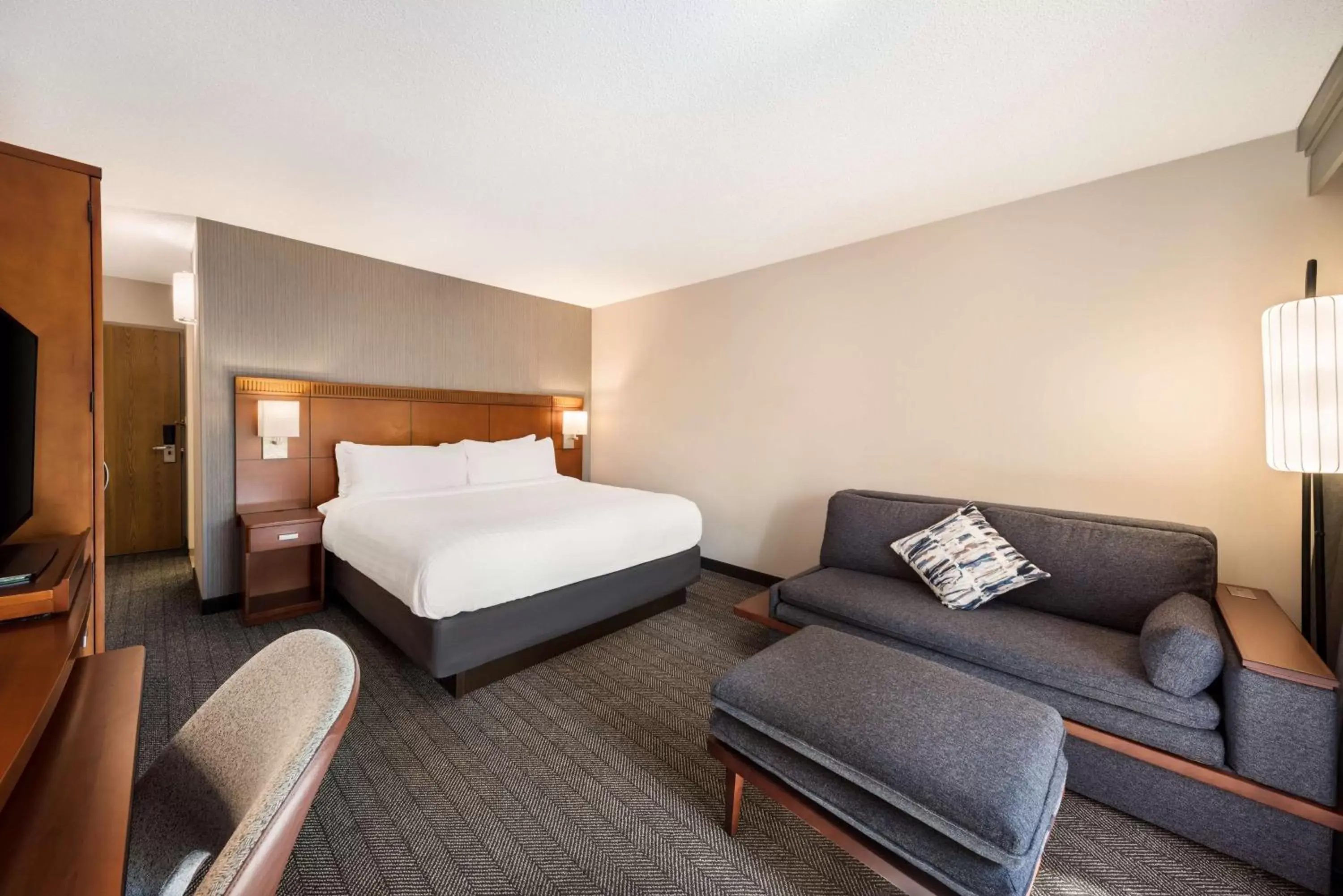 Bedroom in Sonesta Select San Jose Airport