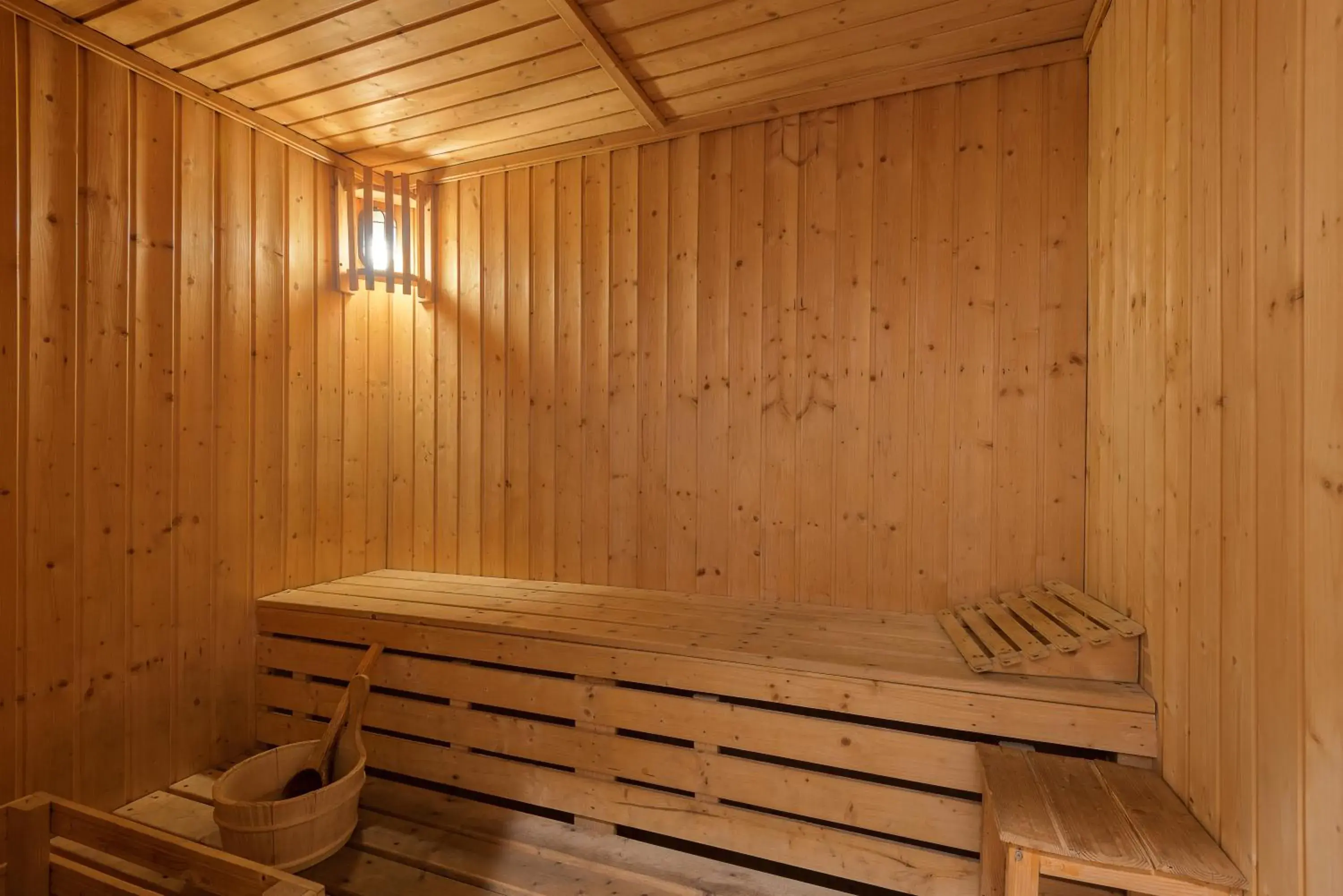 Sauna in Landmark Premier Hotel