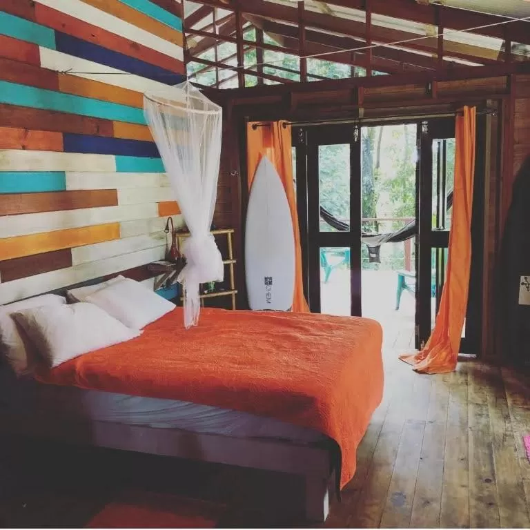 Photo of the whole room, Bed in Surf Break at Paunch