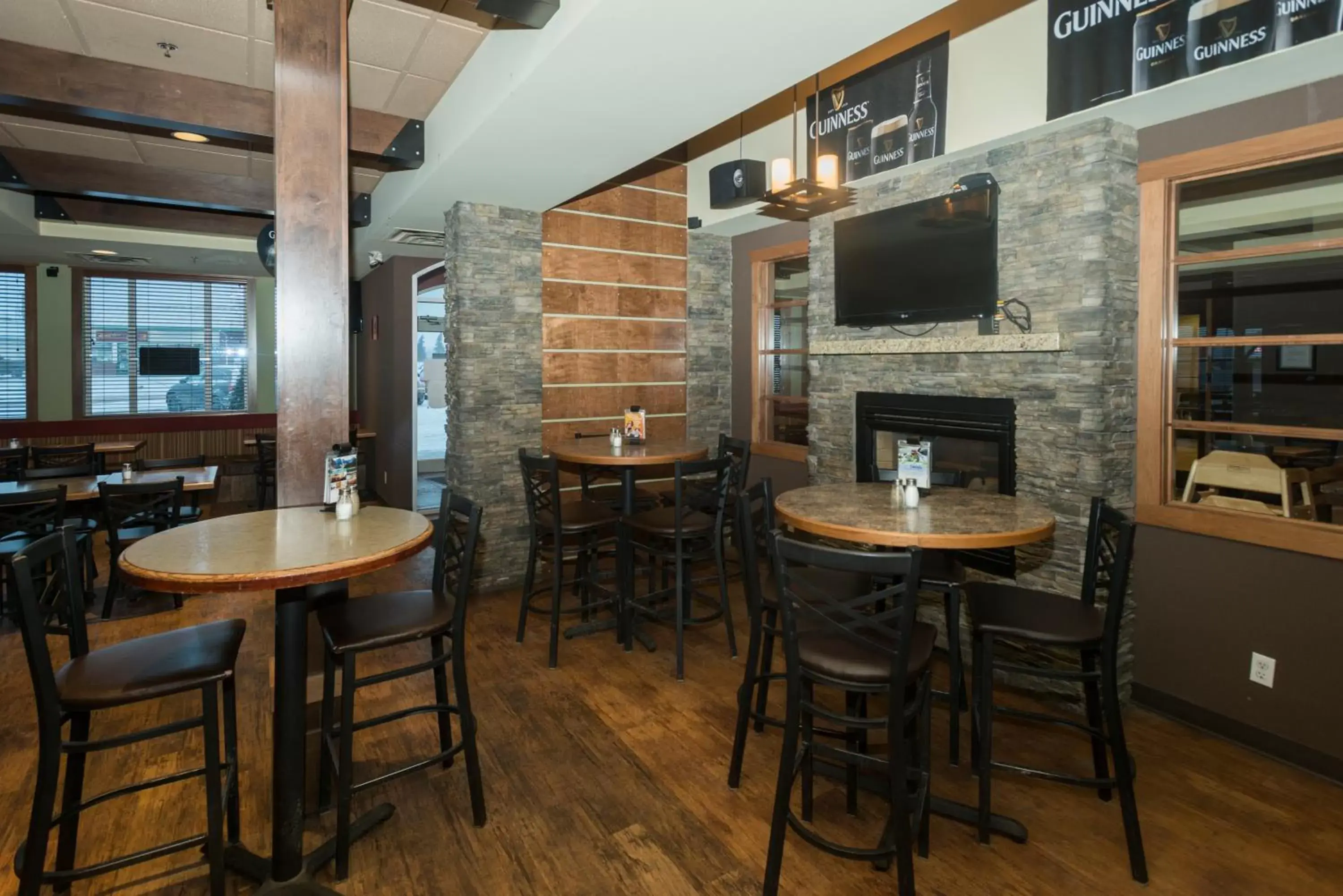 Restaurant/Places to Eat in Lakeview Inns & Suites - Fort Saskatchewan