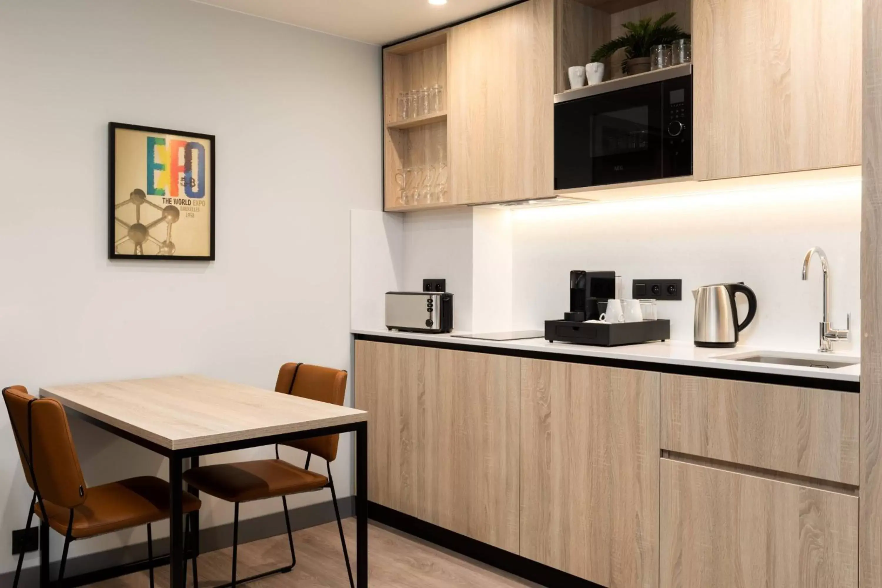 Bedroom, Kitchen/Kitchenette in Residence Inn by Marriott Brussels Airport