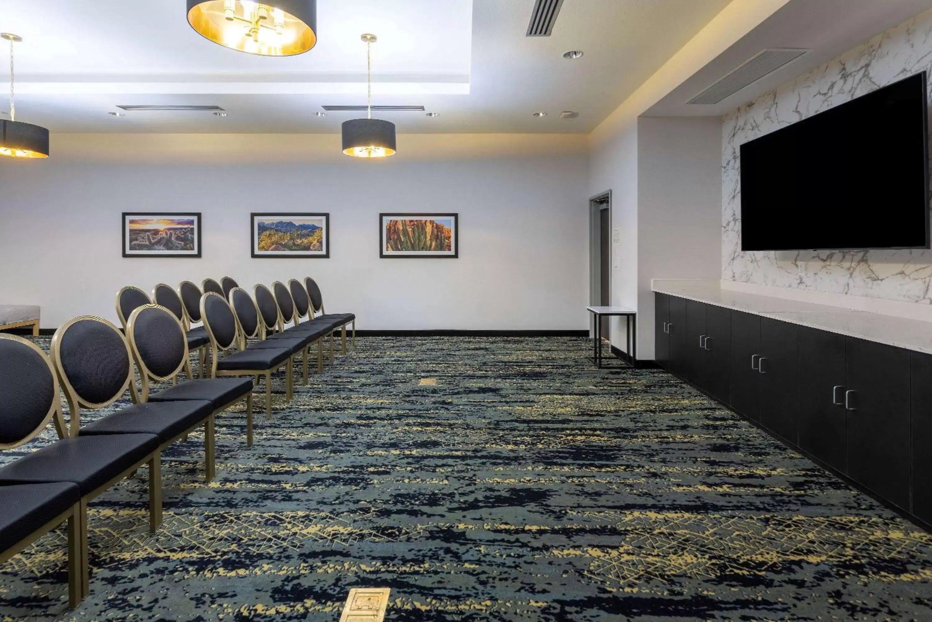 Meeting/conference room in La Quinta Inn & Suites by Wyndham Maricopa Copper Sky