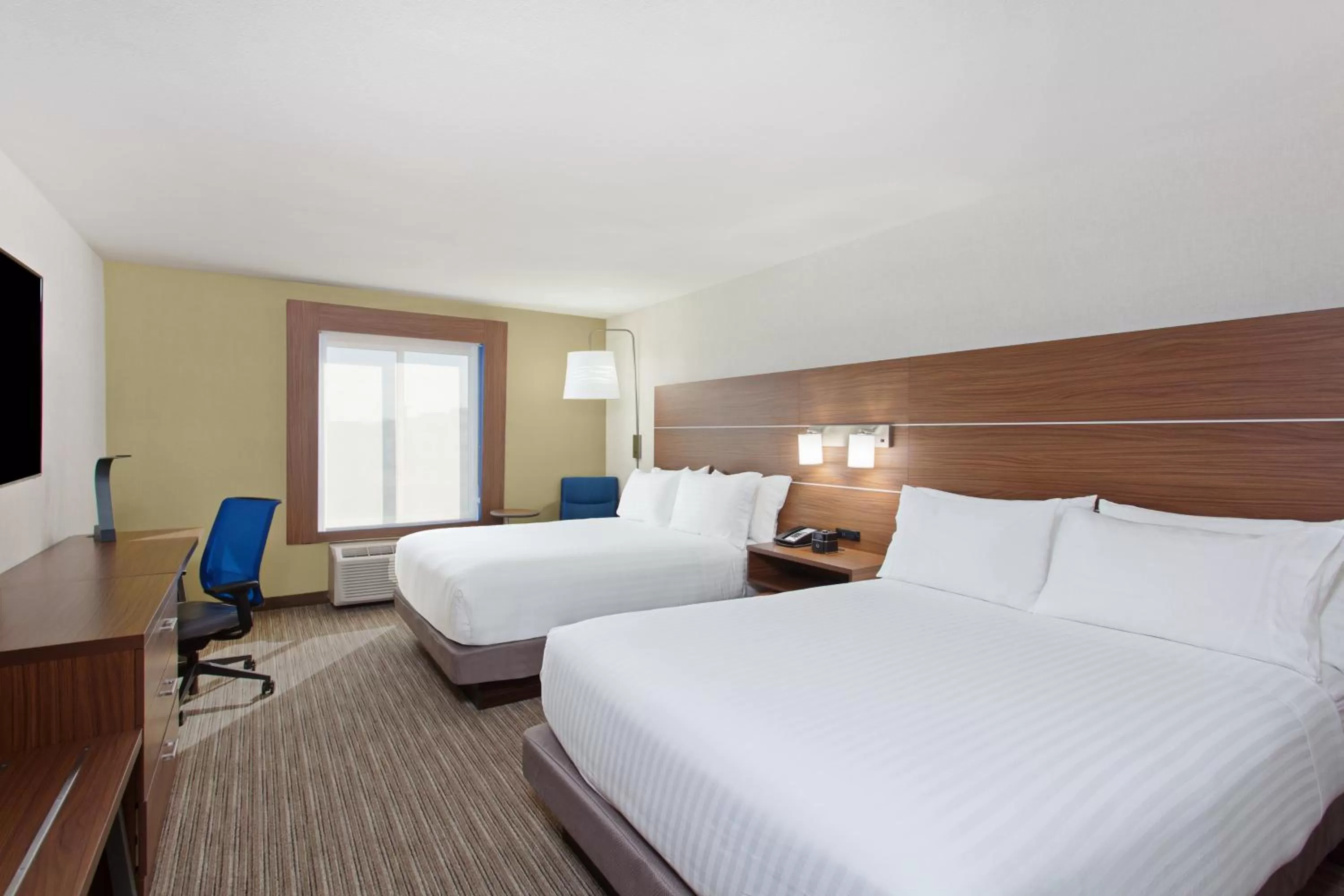 Photo of the whole room, Bed in Holiday Inn Express West Los Angeles by IHG