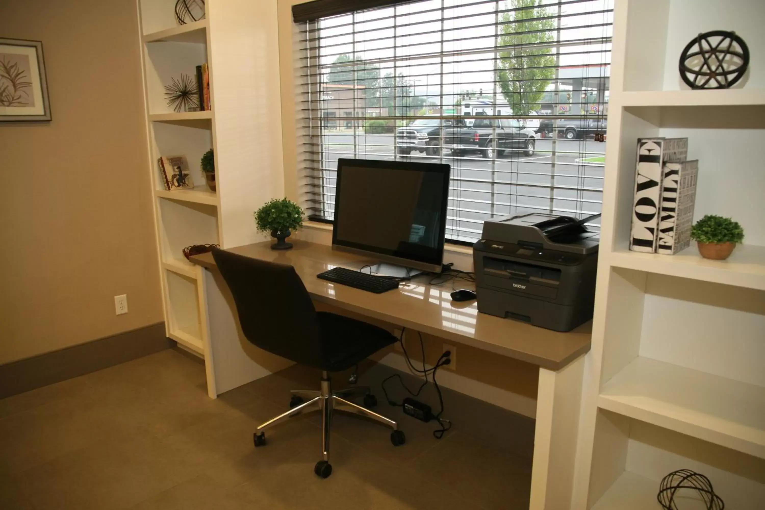 Business facilities in Country Inn & Suites by Radisson, Prineville, OR