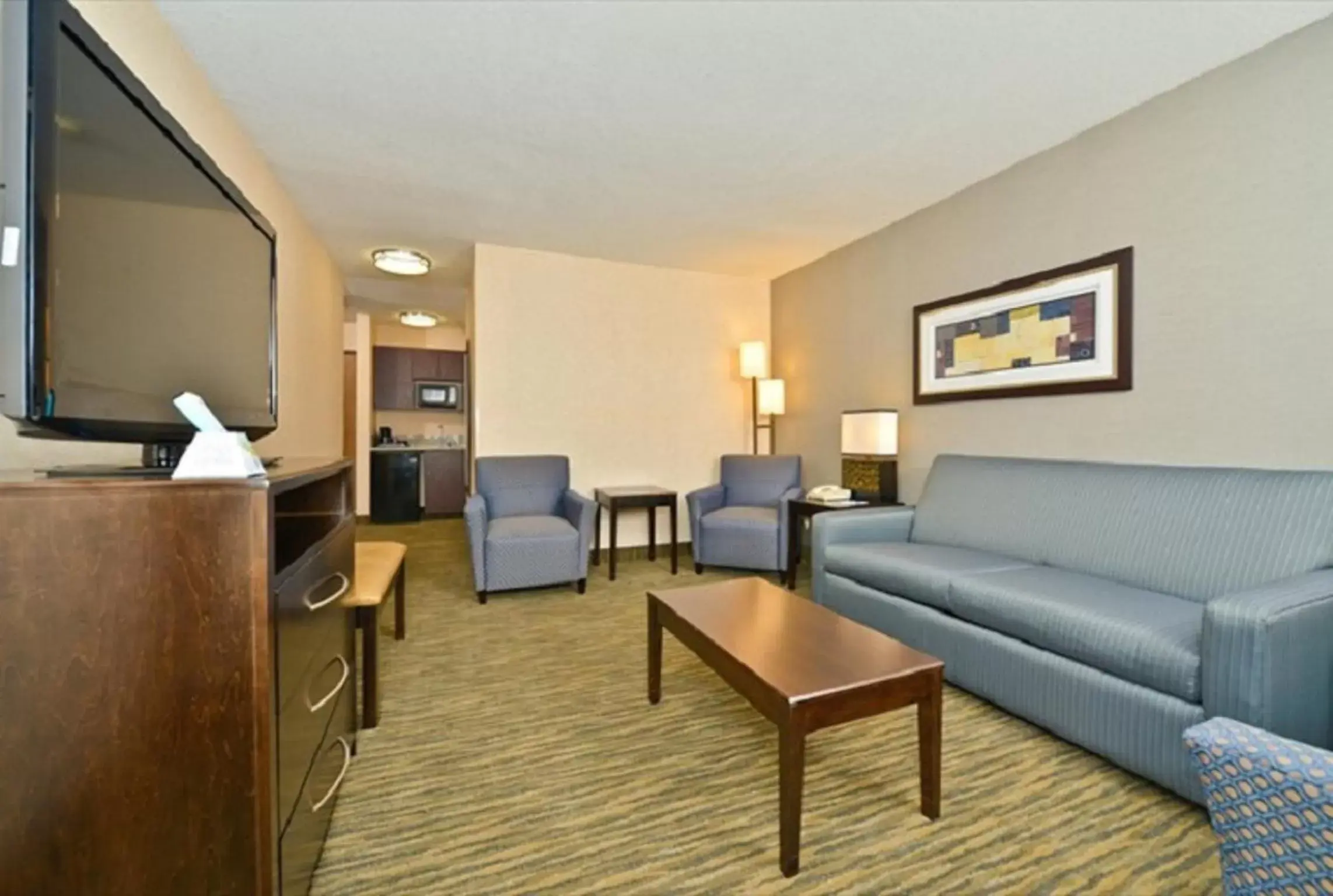 Living room, Seating Area in Best Western Plus Coldwater Hotel