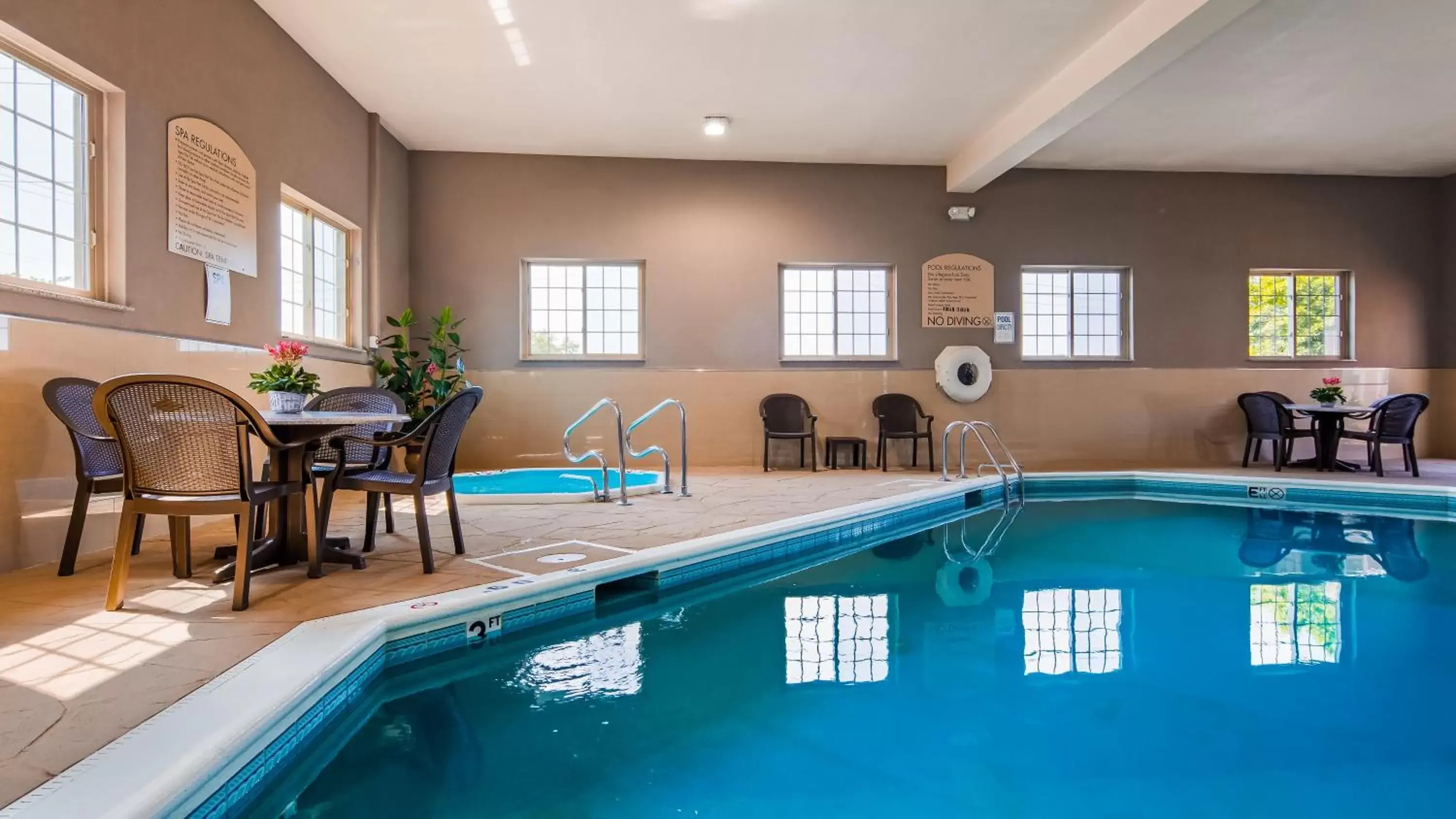 Swimming Pool in Best Western Plus North Joliet