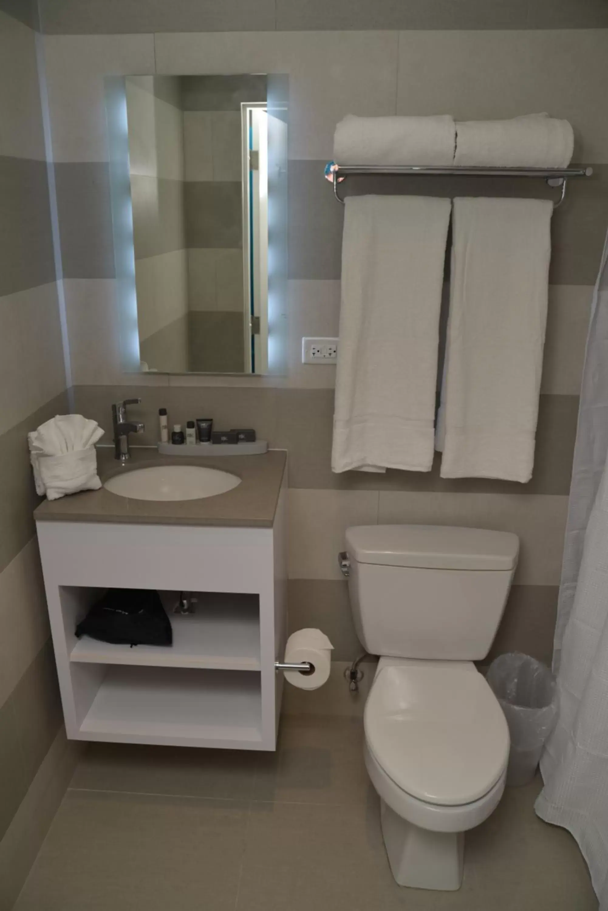 Toilet, Bathroom in El San Geronimo Hotel