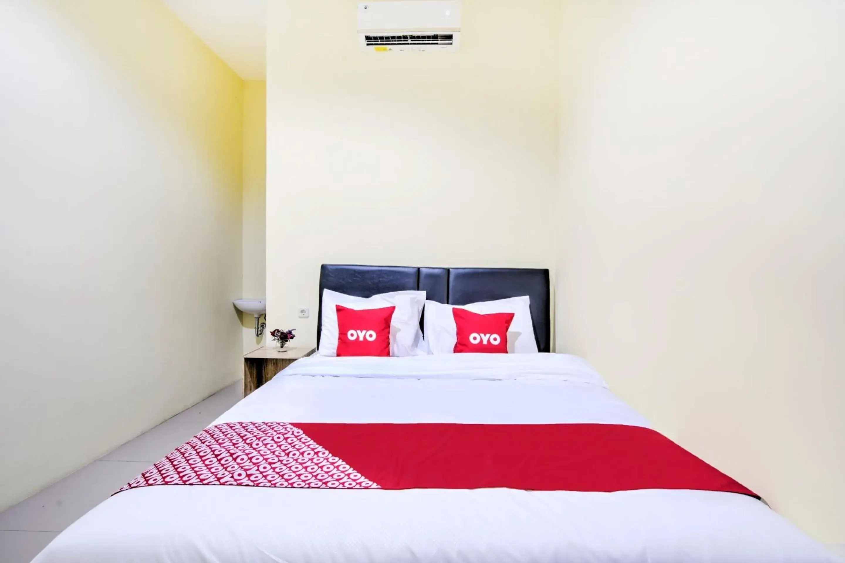 Bedroom, Bed in Super OYO 2509 Hotel Tebel 19
