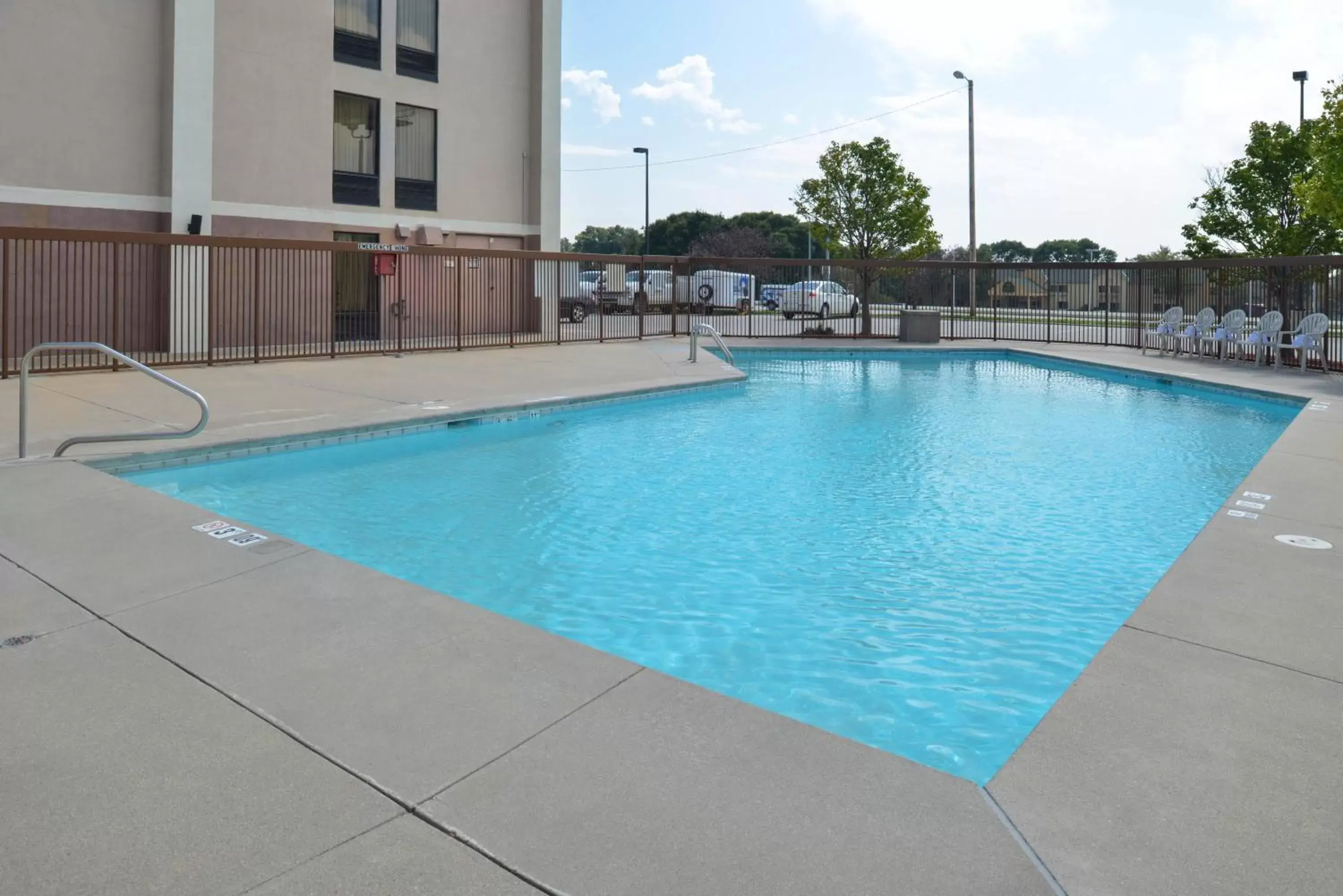 Swimming pool in New Victorian Inn & Suites Omaha