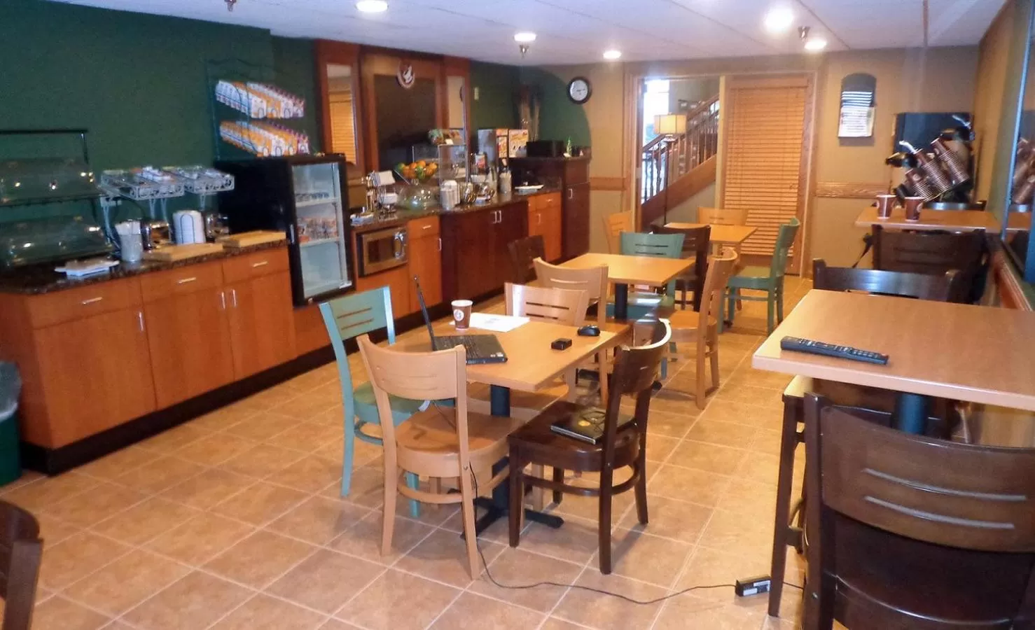 Restaurant/places to eat in AmericInn by Wyndham Marshall