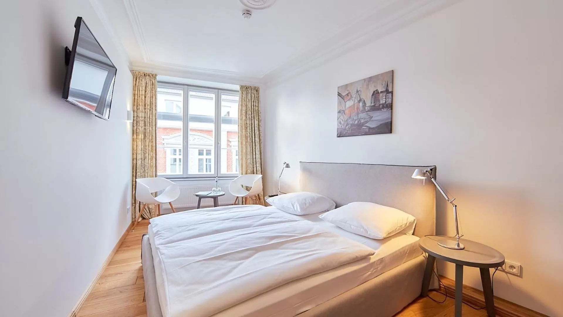 Photo of the whole room, Bed in Anno 1433 Hotel Lüneburg