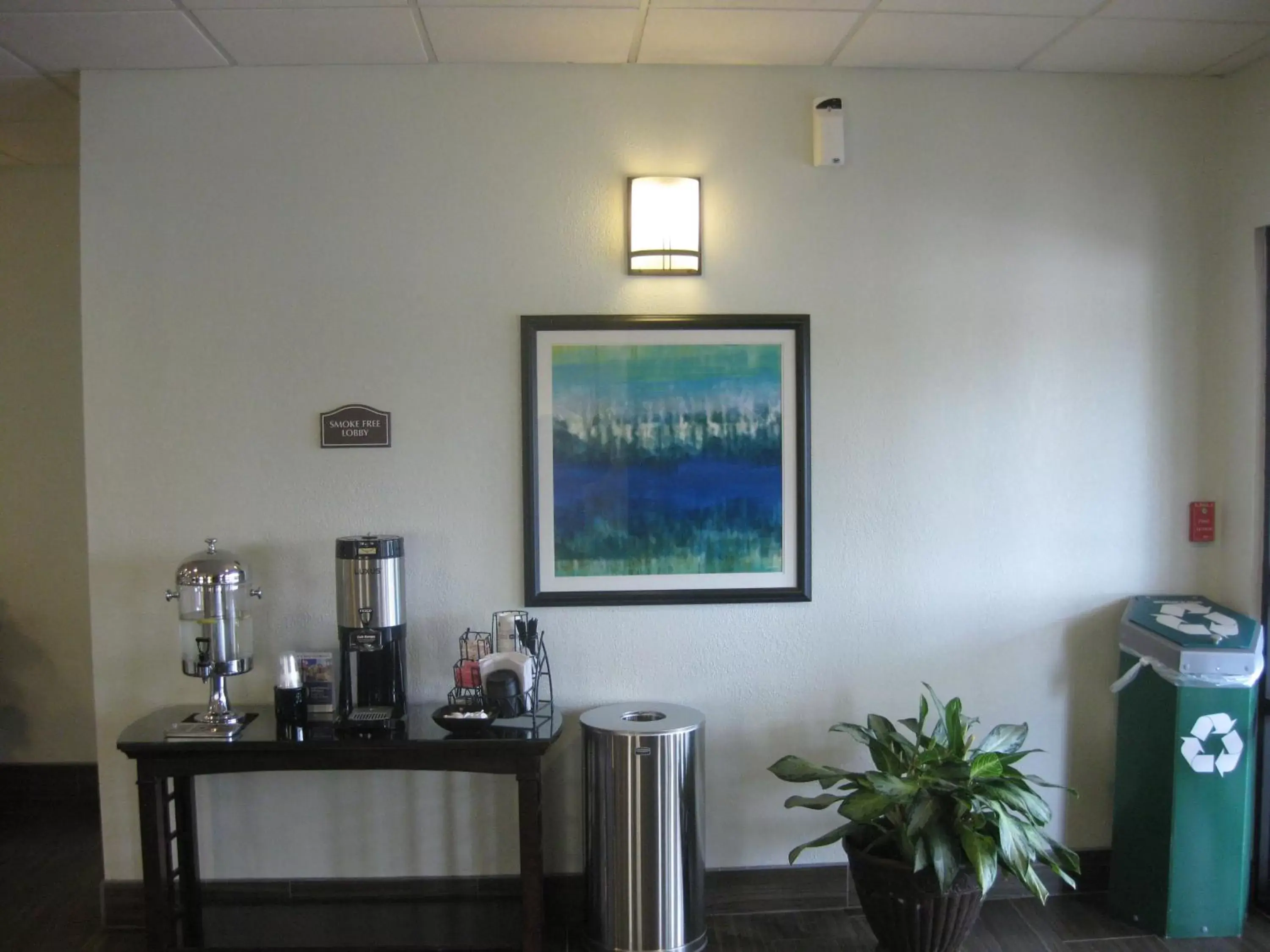 Lobby or reception, Coffee/Tea Facilities in Best Western Plus Springfield Airport Inn