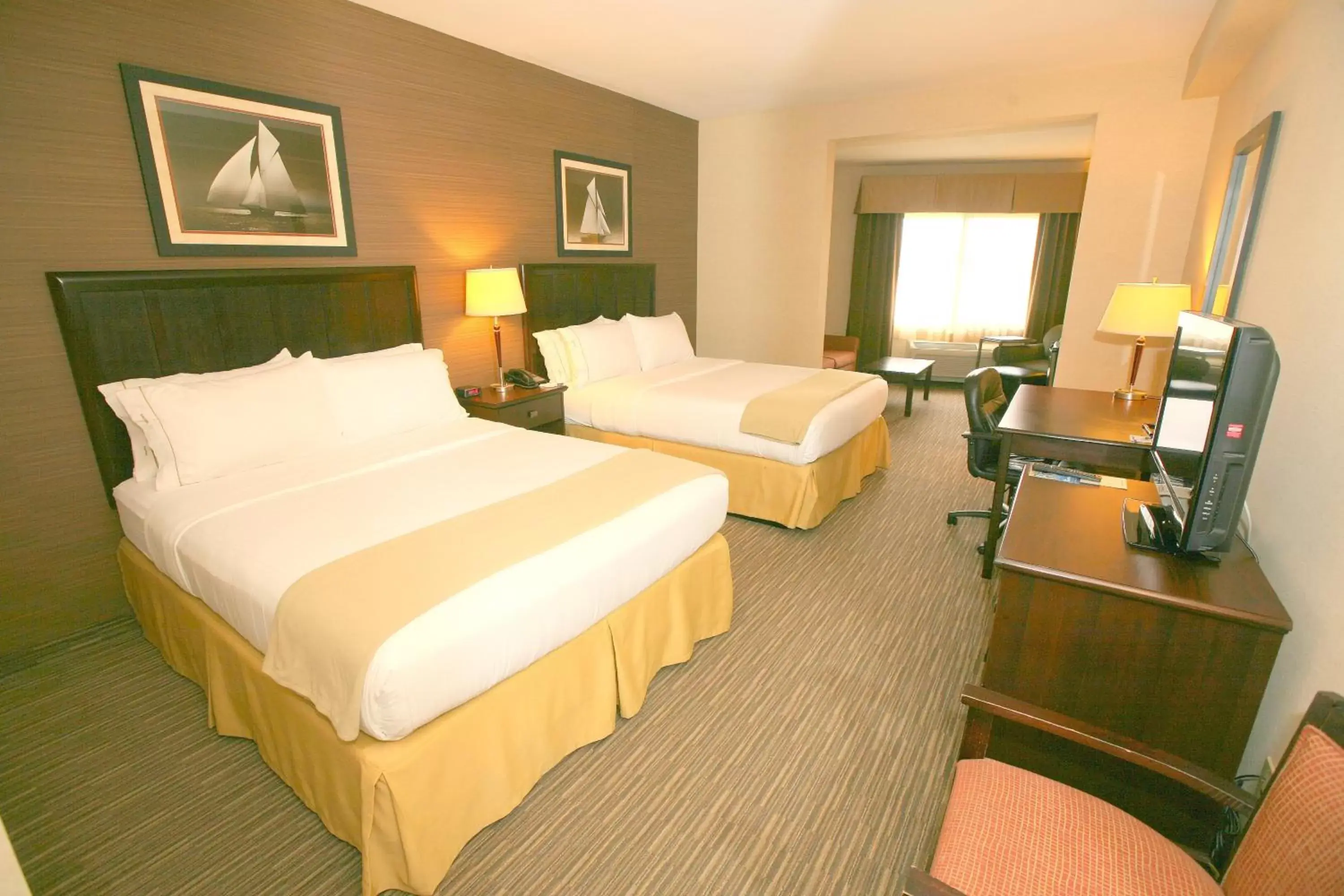 Photo of the whole room, Bed in Holiday Inn Express San Diego South - Chula Vista, an IHG Hotel