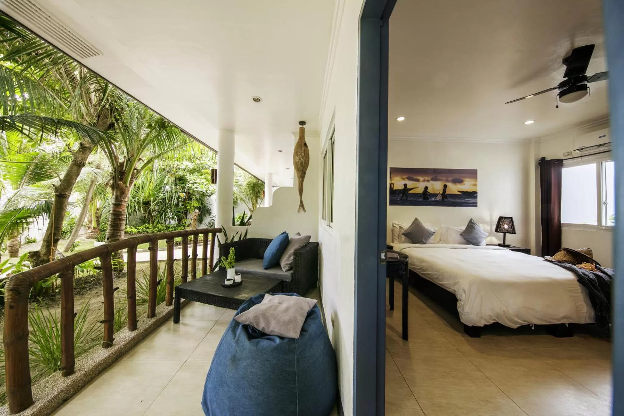 Balcony/Terrace, Bed in Ocean Vida Beach and Dive Resort