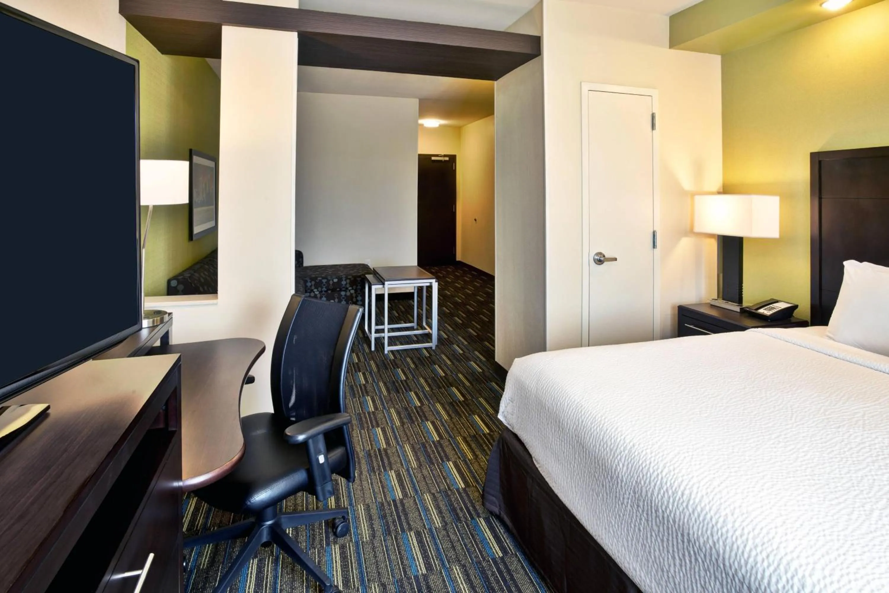 Photo of the whole room, Bed in Fairfield Inn and Suites by Marriott Austin Northwest/Research Blvd