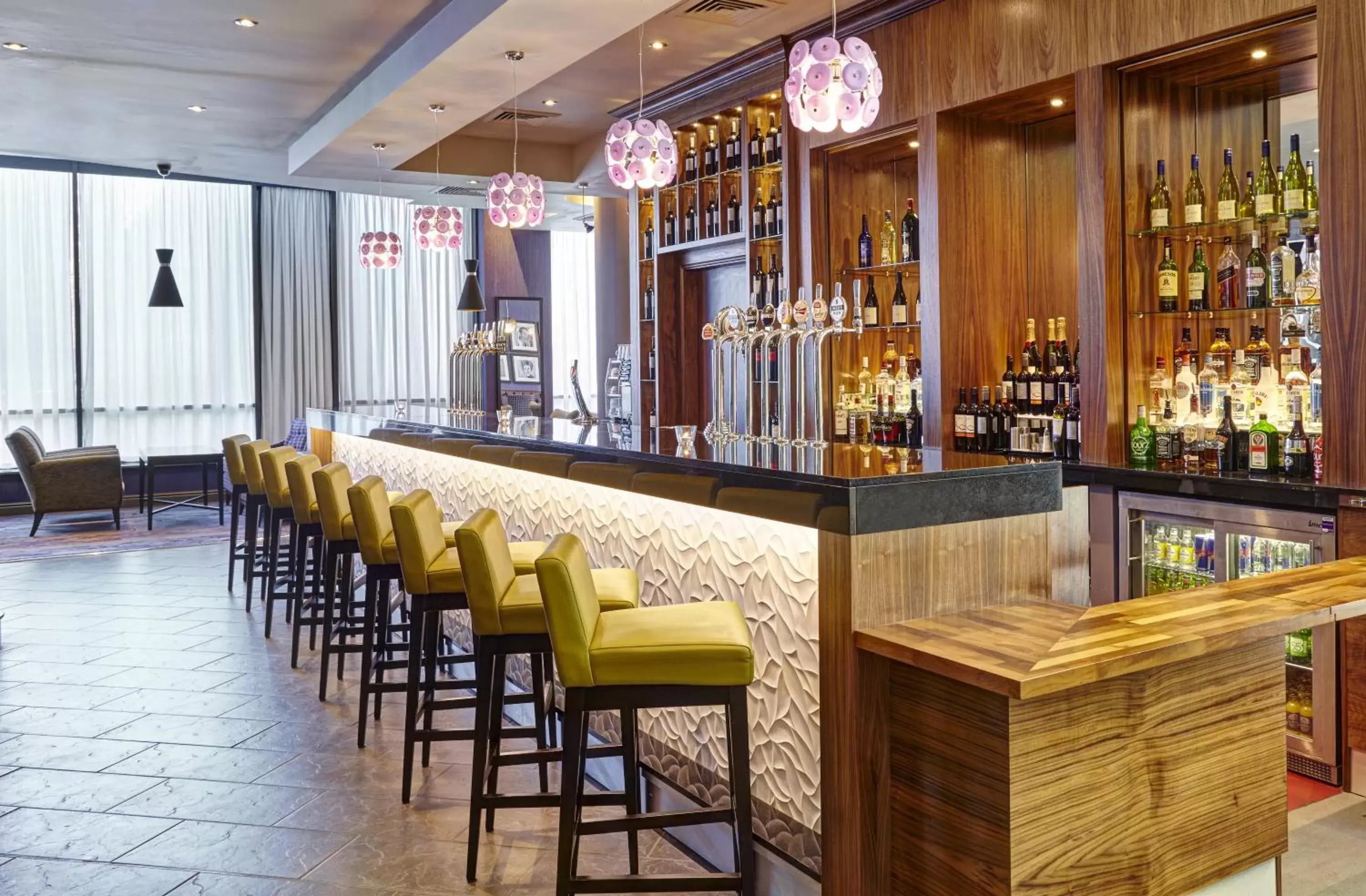 Lounge or bar, Lounge/Bar in Leonardo Hotel Milton Keynes - Formerly Jurys Inn