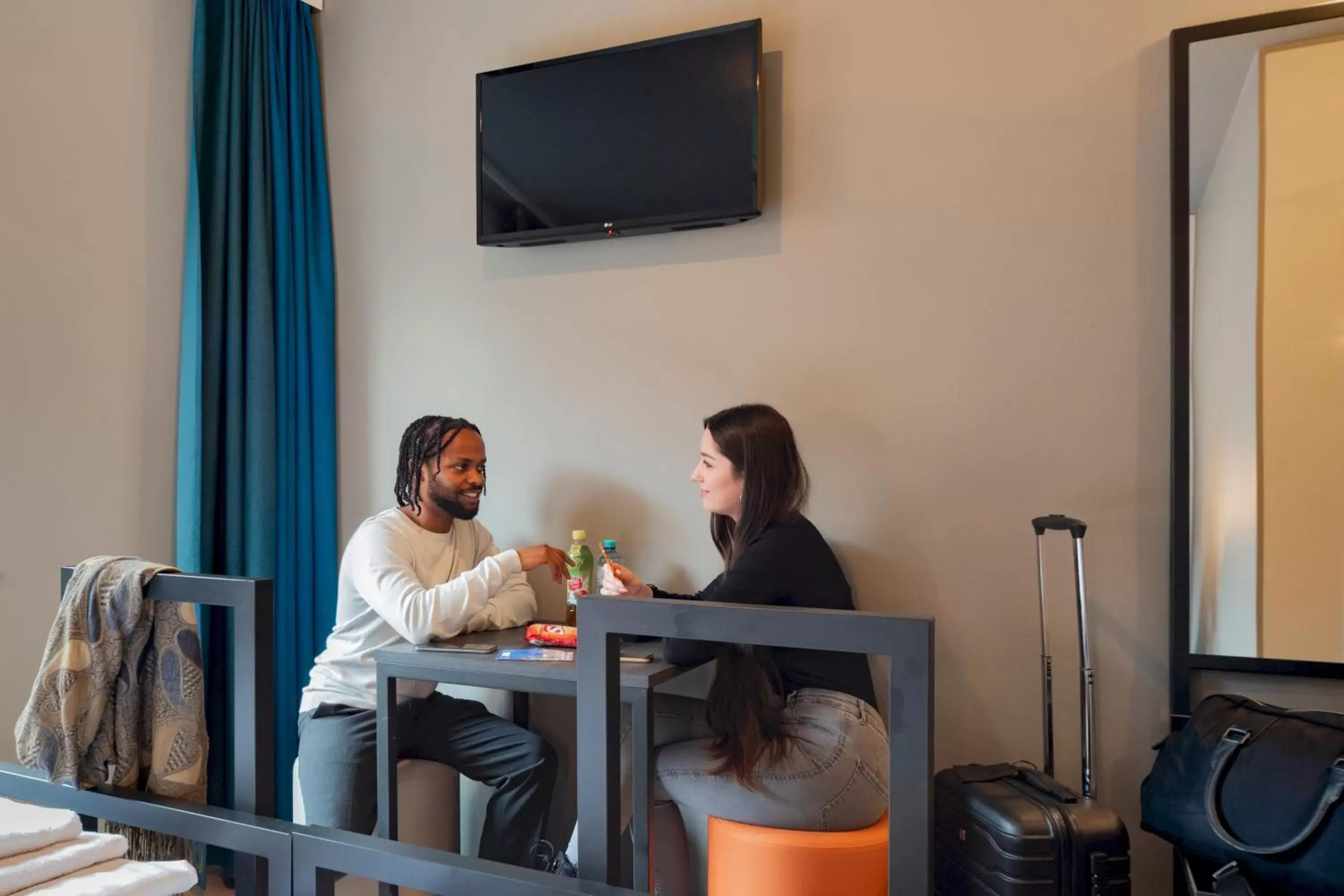 Photo of the whole room in a&o Köln Dom Photo of the whole room in a&o Köln Dom