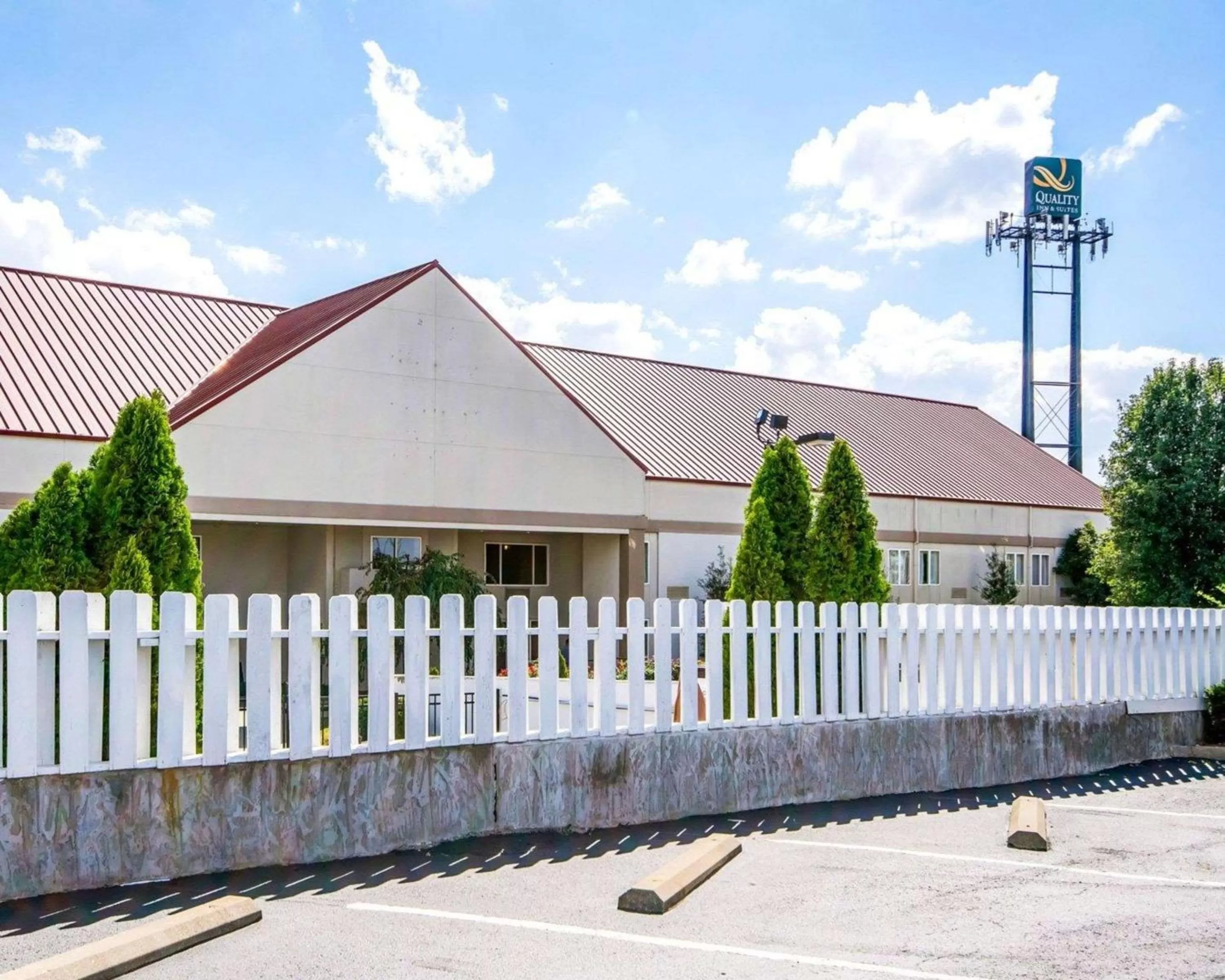 Property building in Quality Inn & Suites Elizabethtown