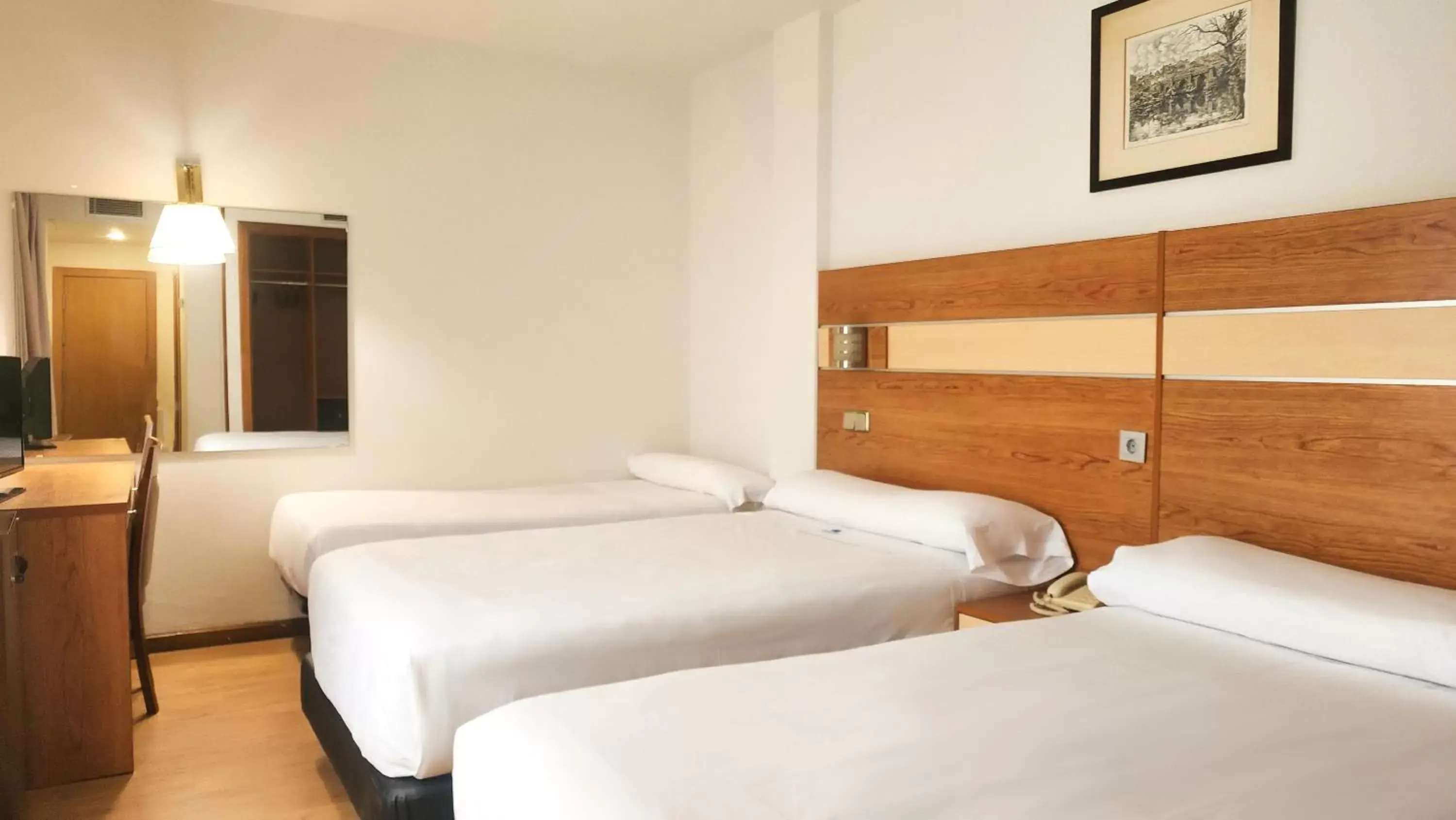 Photo of the whole room, Bed in Hotel Faranda Los Tilos