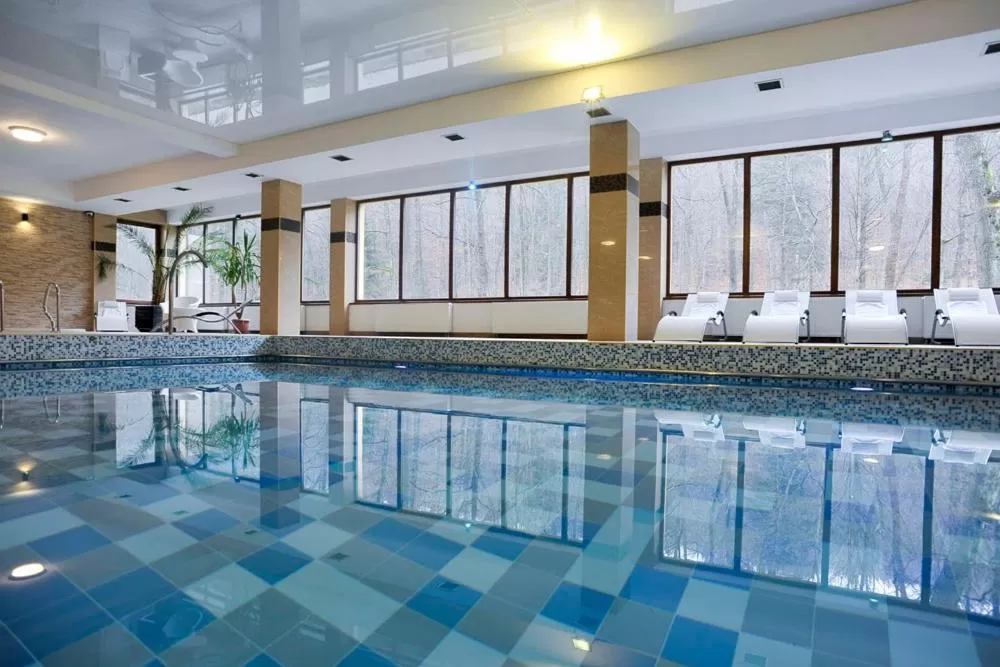 Swimming pool in Hotel Mir-Jan SPA