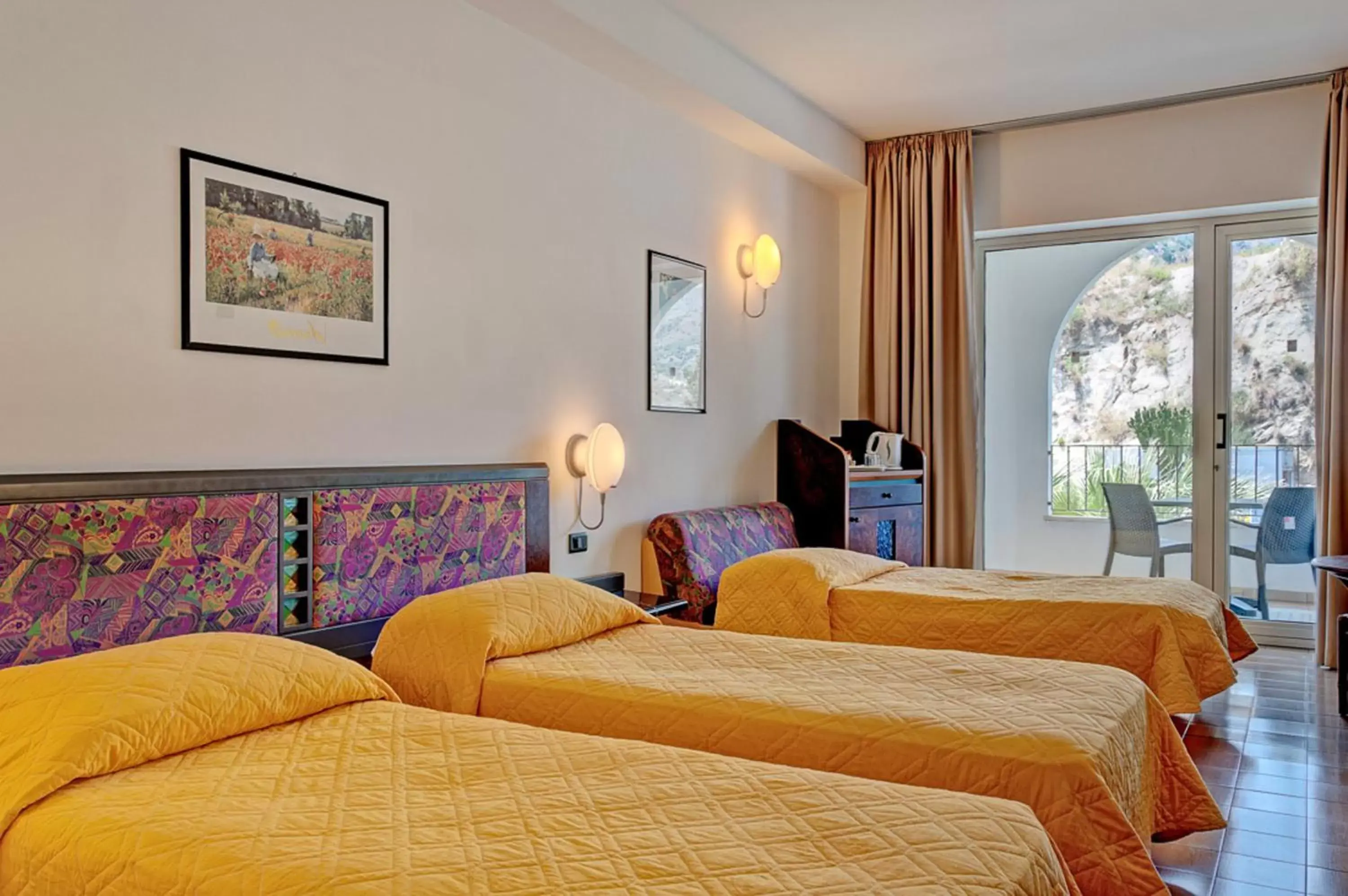 Economy Triple Room in Hotel Olimpo le Terrazze