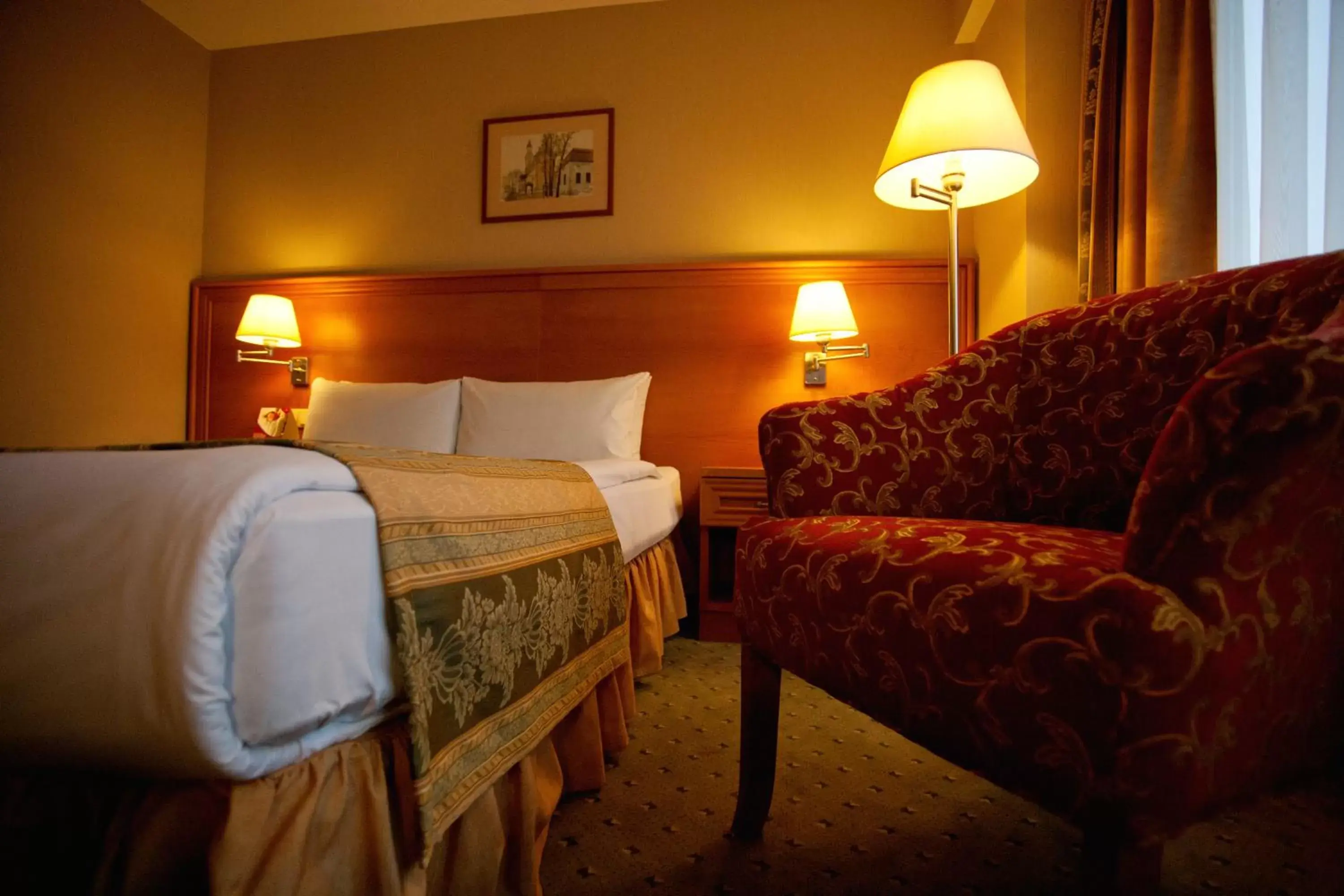 Bed in VILNIUS PARK PLAZA HOTEL, Restaurant, Bar, Conference & Banquet Center