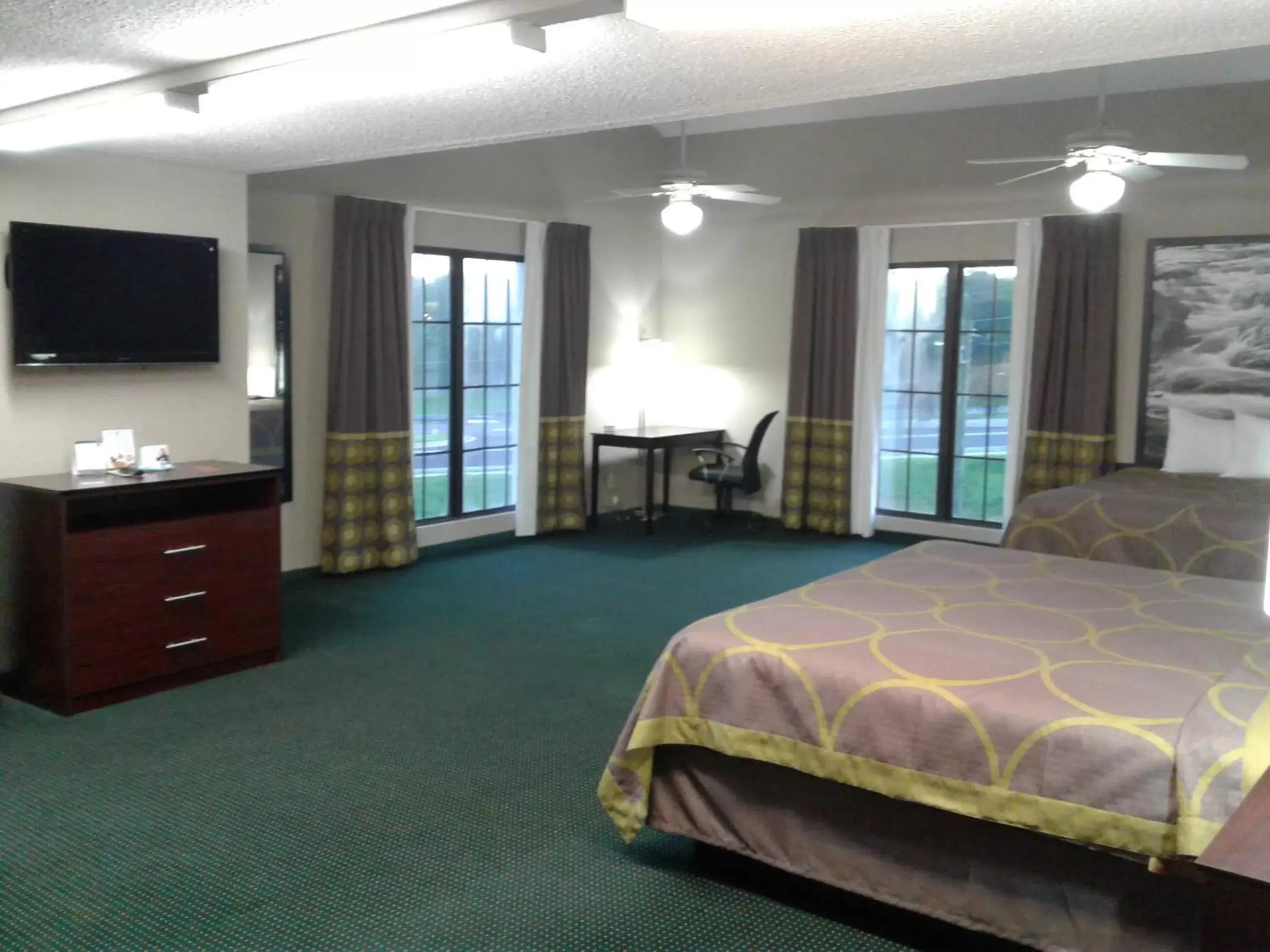 Photo of the whole room, TV/Entertainment Center in Super 8 by Wyndham Austell/Six Flags