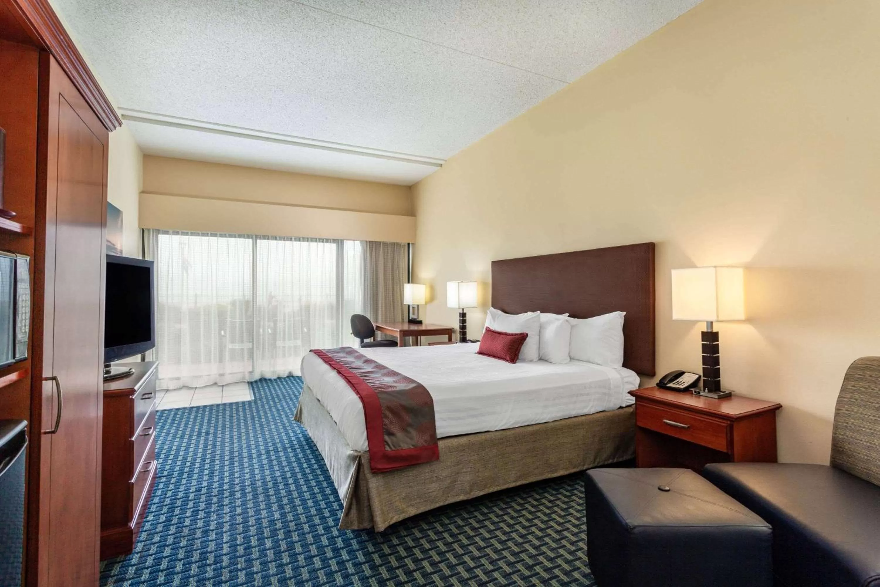 Photo of the whole room, Bed in Ramada Plaza by Wyndham Virginia Beach Oceanfront