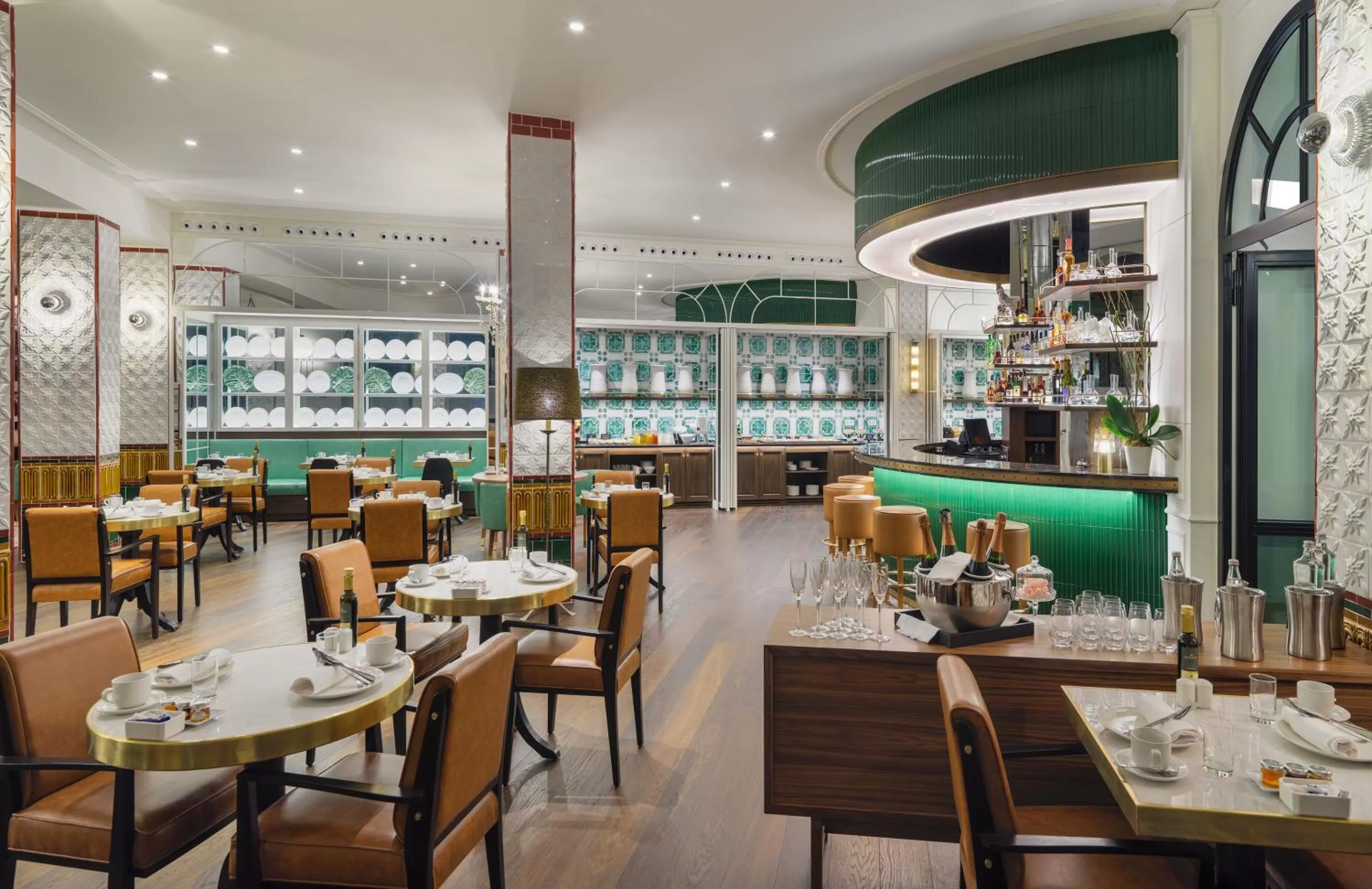 Lounge or bar in H10 Madison 4* Sup