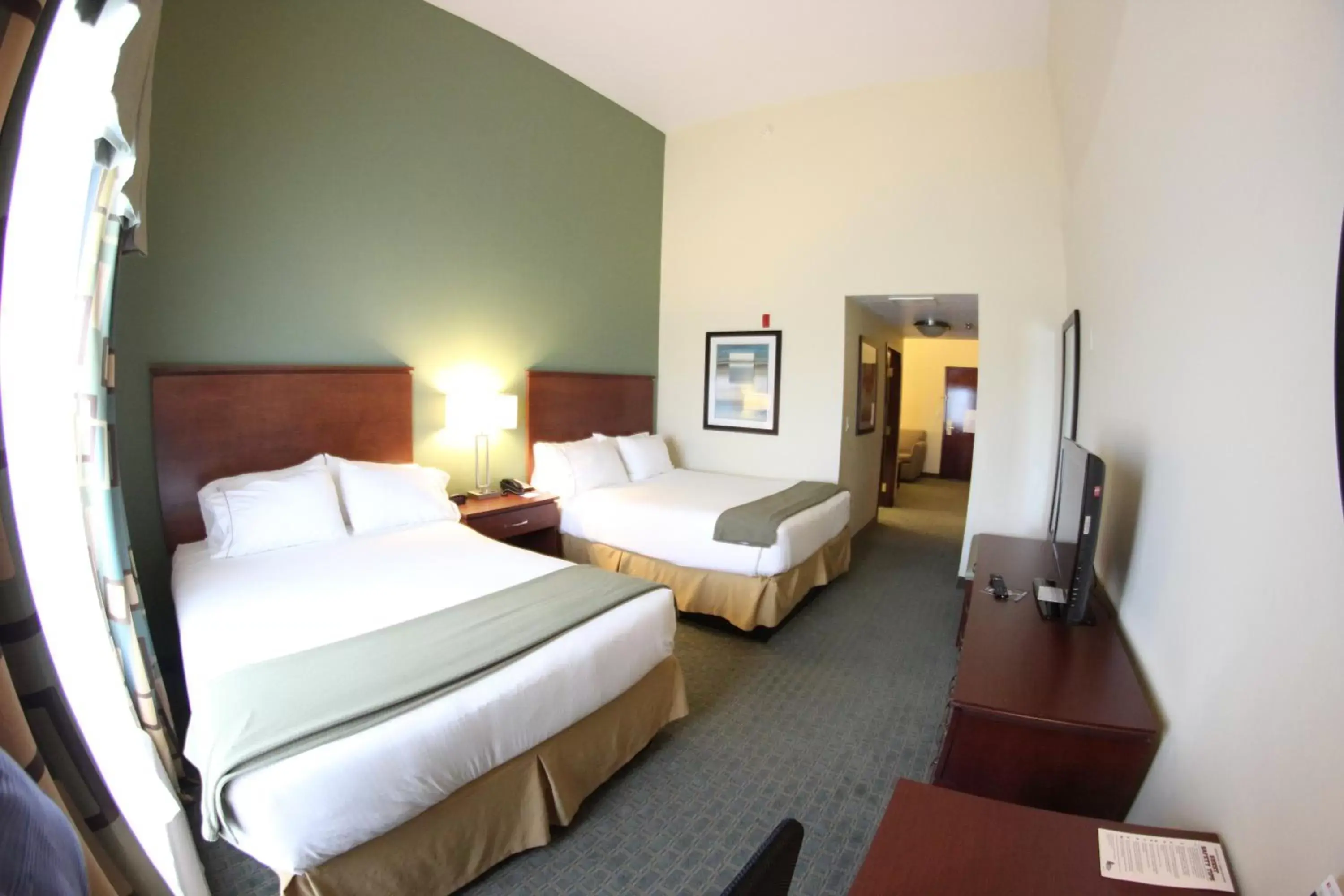 Photo of the whole room, Bed in Holiday Inn Express Hotel & Suites Cocoa, an IHG Hotel