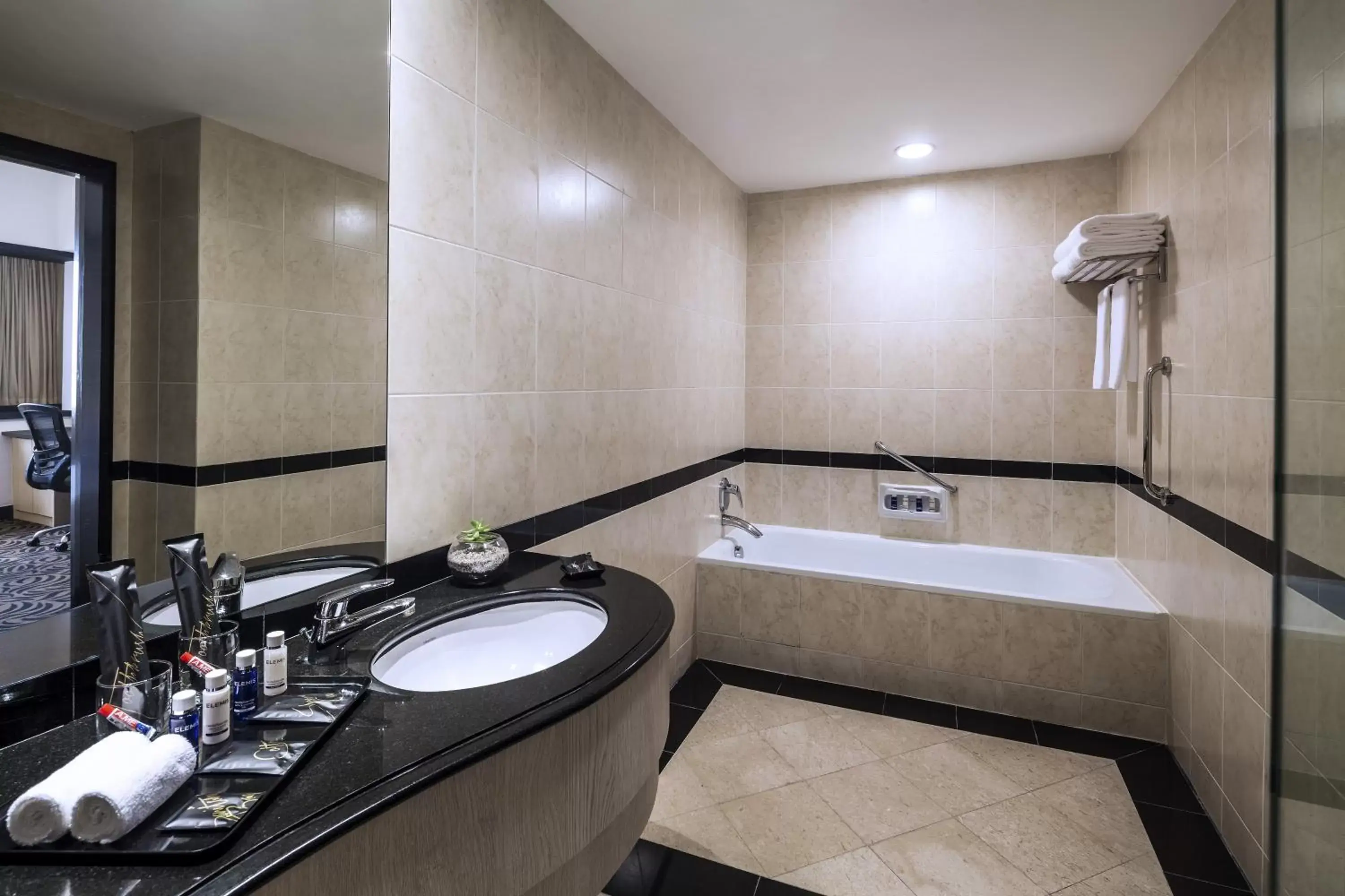 Executive Suite with Lounge Access in Furama RiverFront Executive Suite with Lounge Access in Furama RiverFront