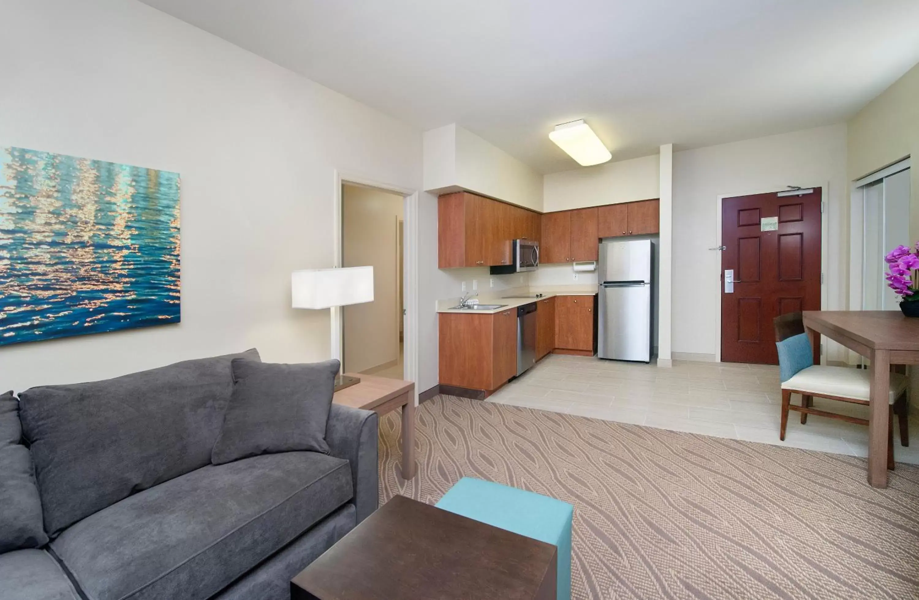 Kitchen or kitchenette, Seating Area in Hawthorn Suites by Wyndham Naples