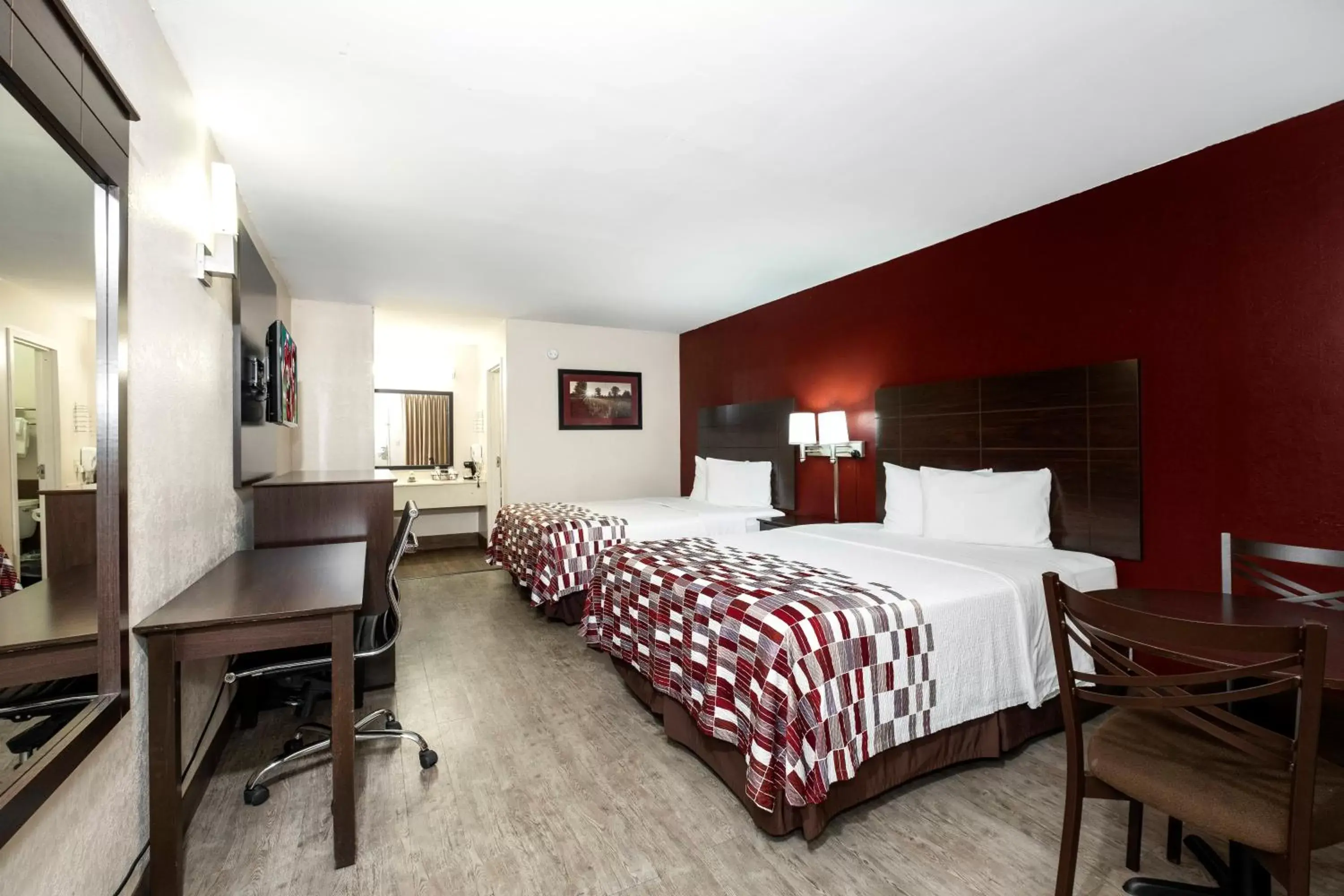 Photo of the whole room, Bed in Red Roof Inn Rock Hill