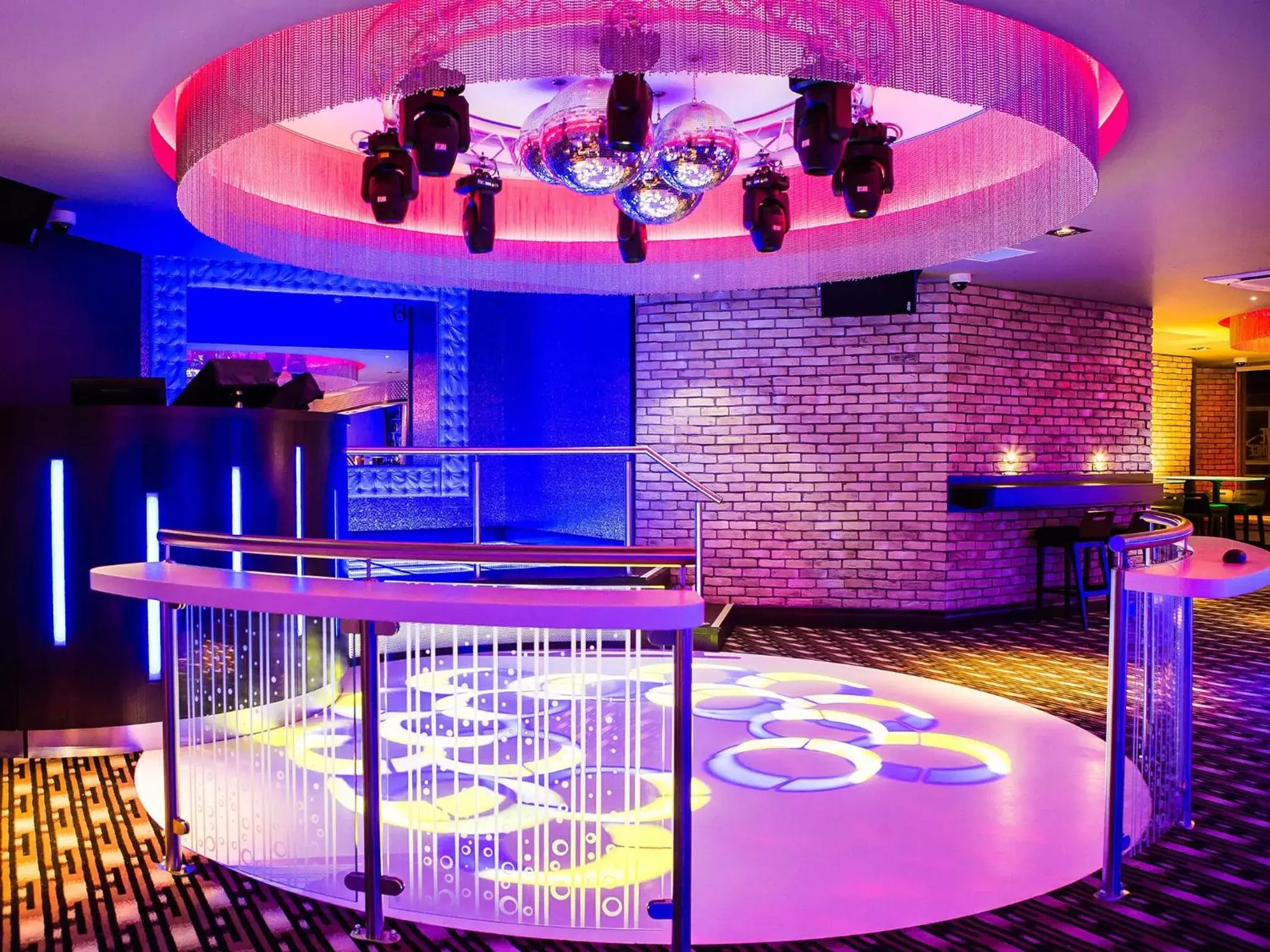 Nightclub / DJ in The Commercial Hotel