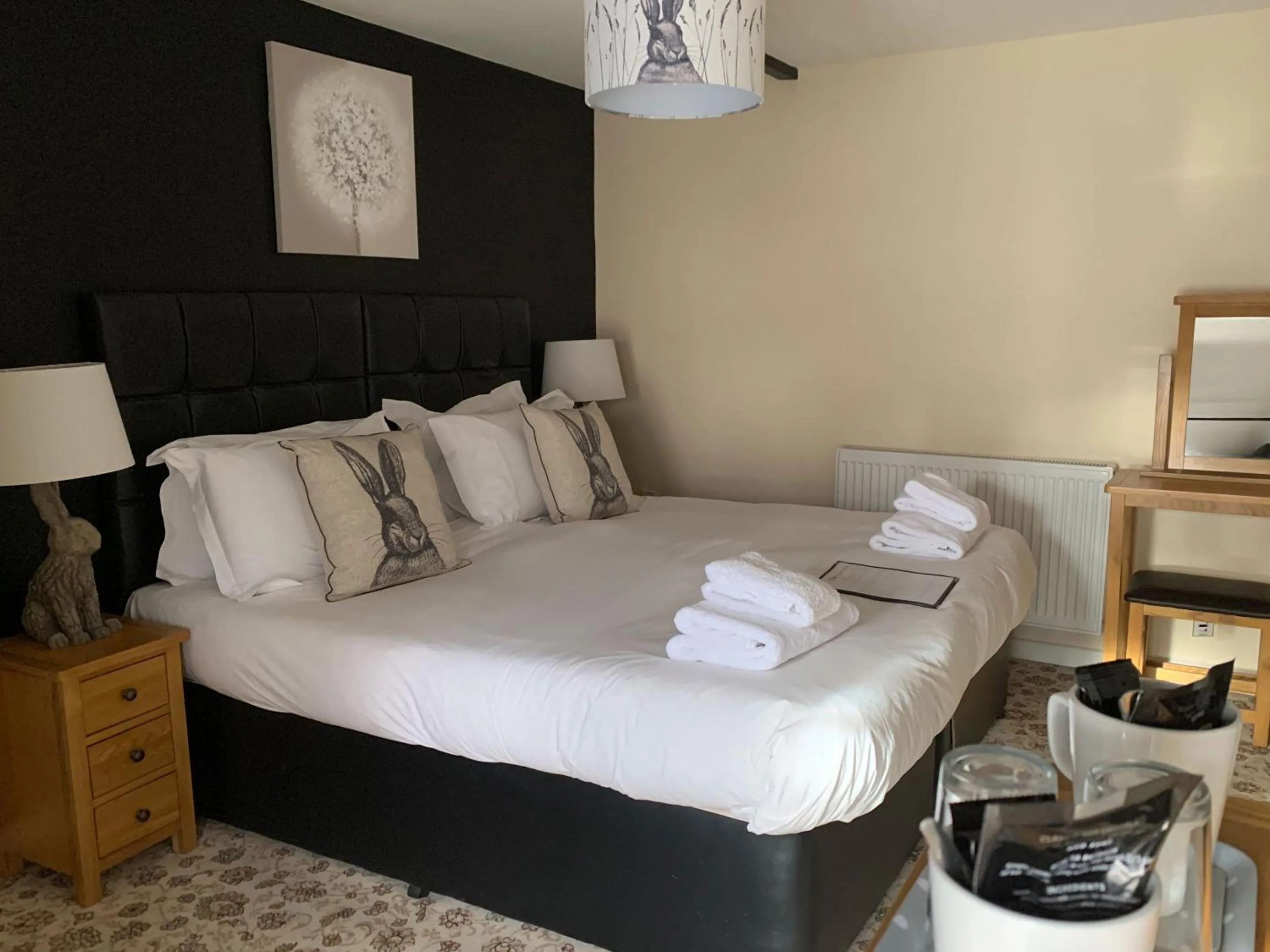 Bed in New Inn - Dorchester