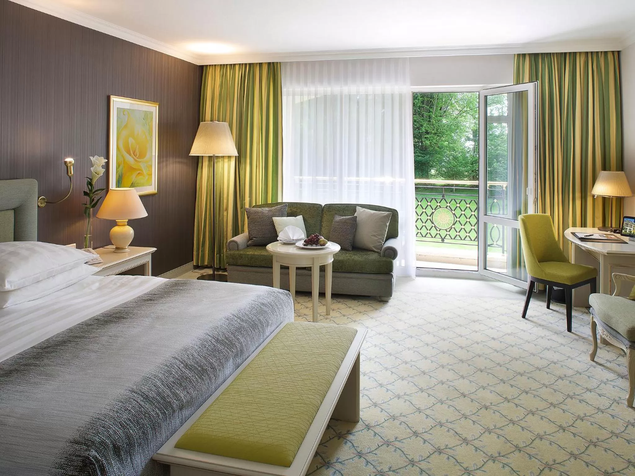 Photo of the whole room, Bed in Steigenberger Hotel Der Sonnenhof