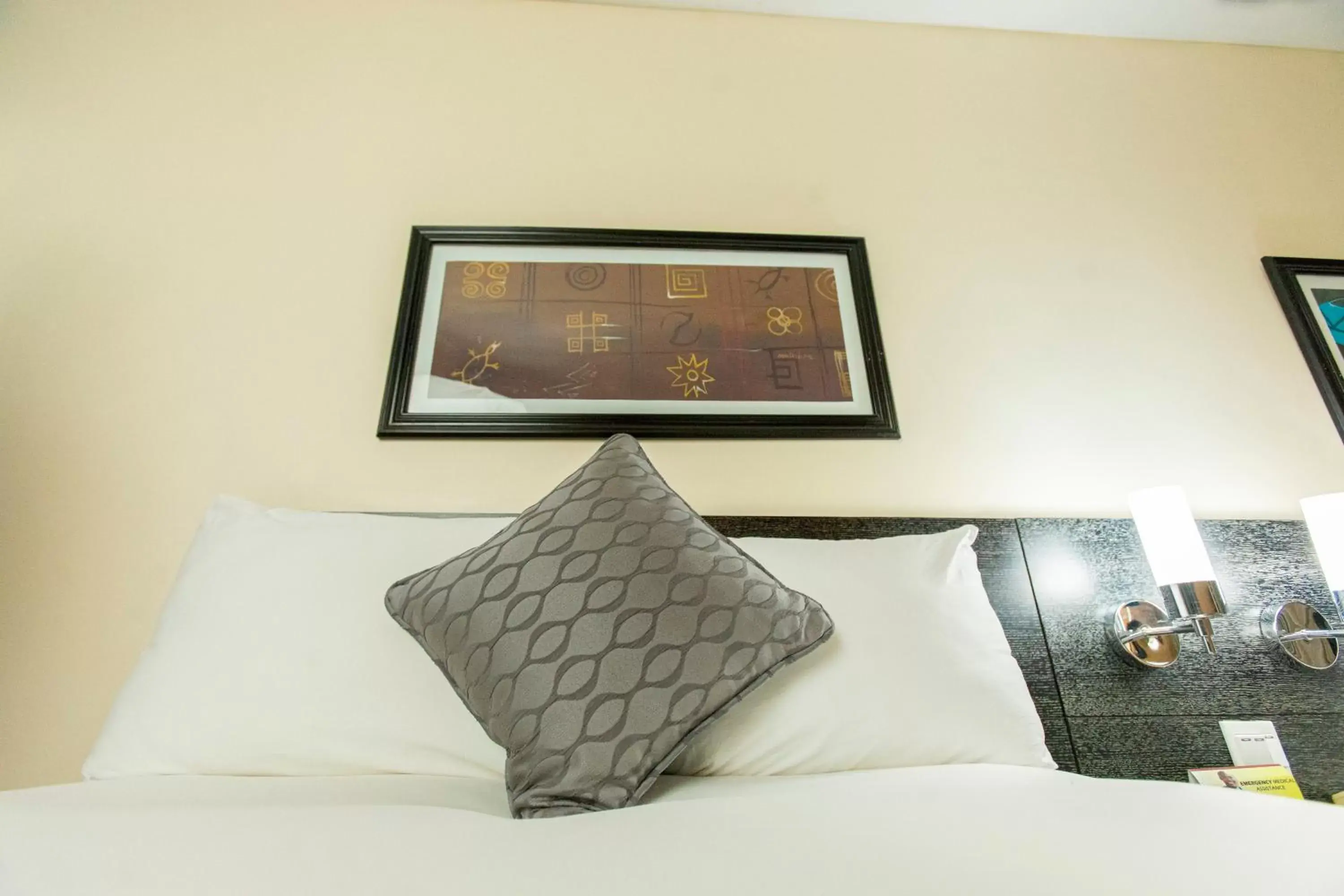 Bed in Best Western Premier Accra Airport Hotel