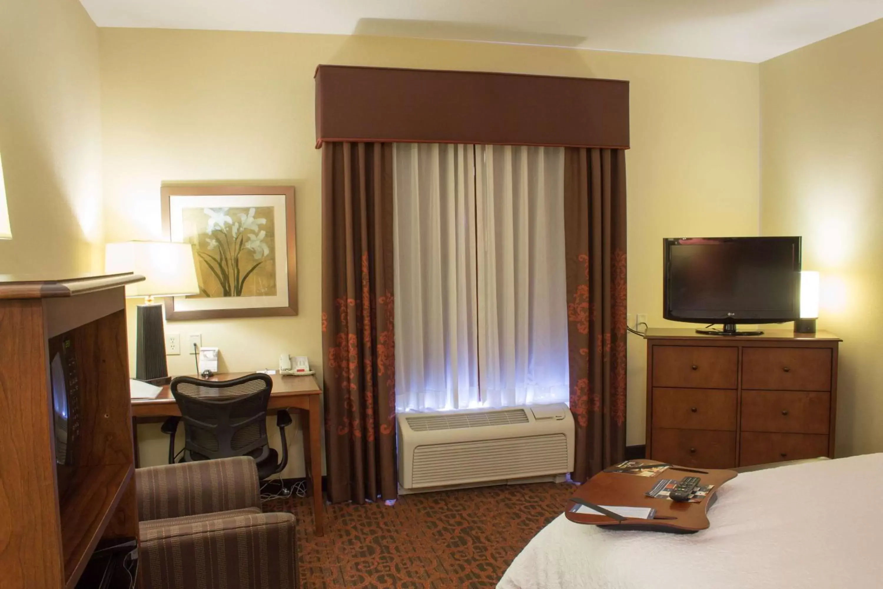 Bed, TV/Entertainment Center in Hampton Inn Junction City