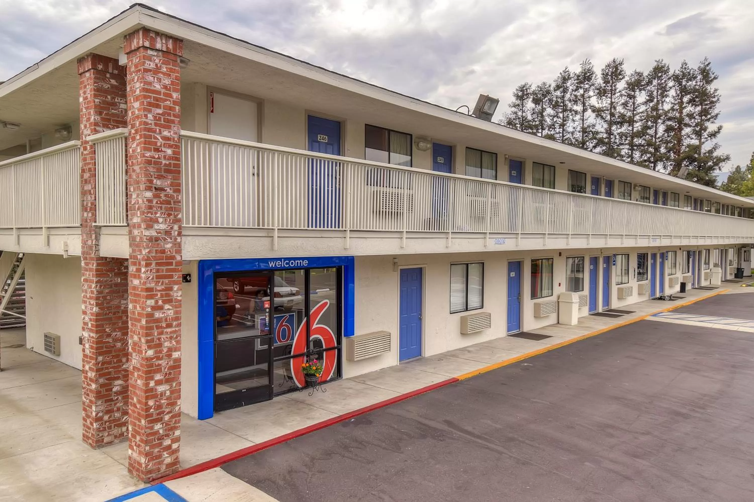 Facade/entrance in Motel 6-Arcadia, CA - Los Angeles - Pasadena Area
